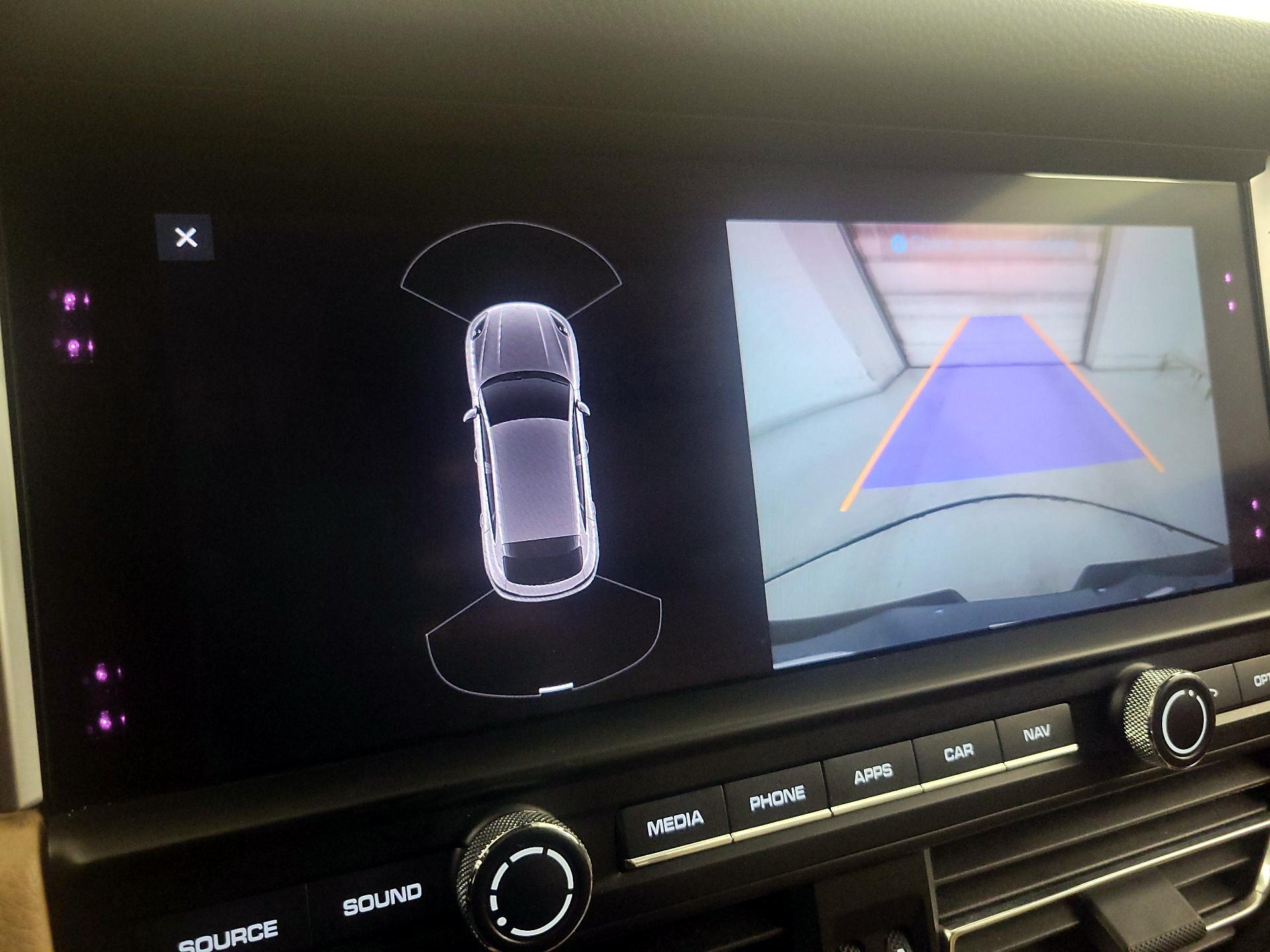 Thumbnail: 2020 Porsche Macan - 15