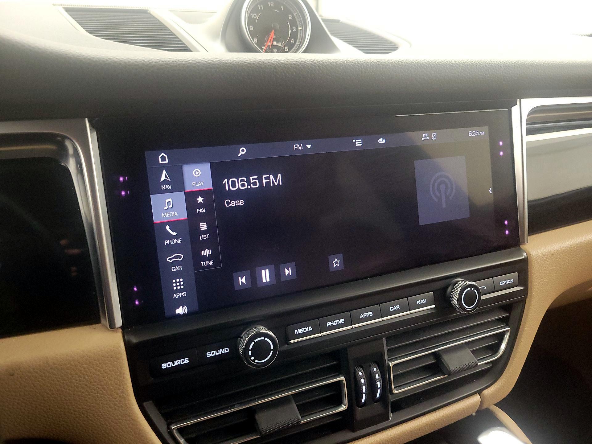 Thumbnail: 2020 Porsche Macan - 16