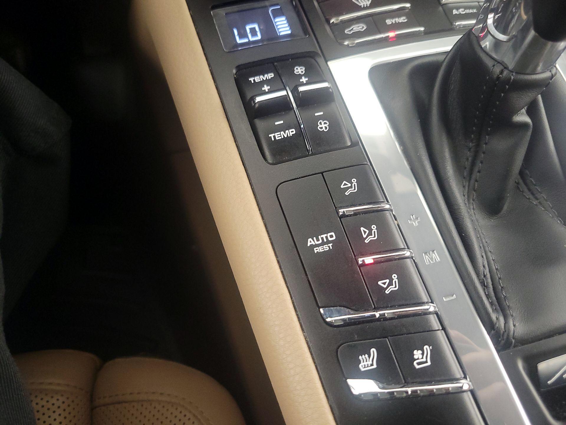 Thumbnail: 2020 Porsche Macan - 17