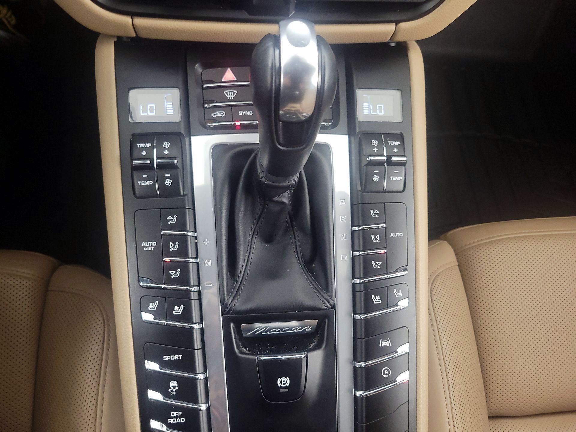 Thumbnail: 2020 Porsche Macan - 18