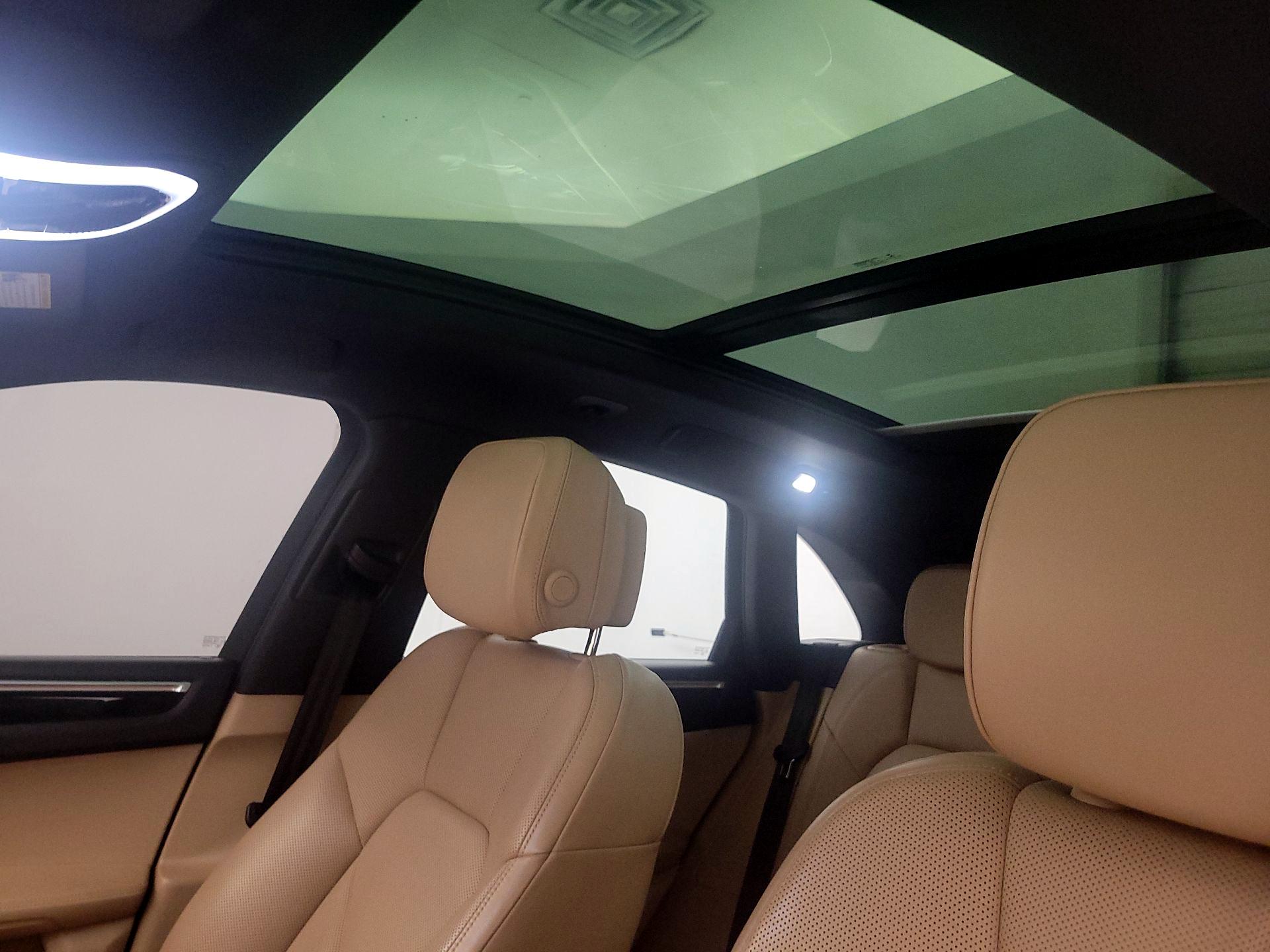 Thumbnail: 2020 Porsche Macan - 20