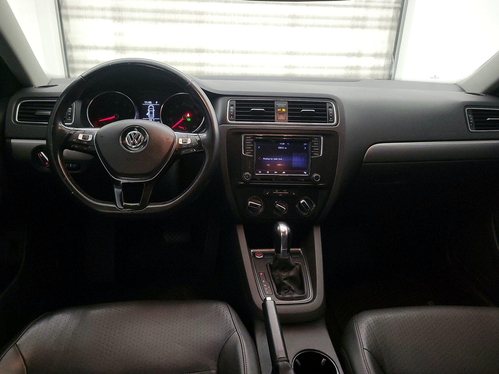 Thumbnail: 2017 Volkswagen Jetta - 9