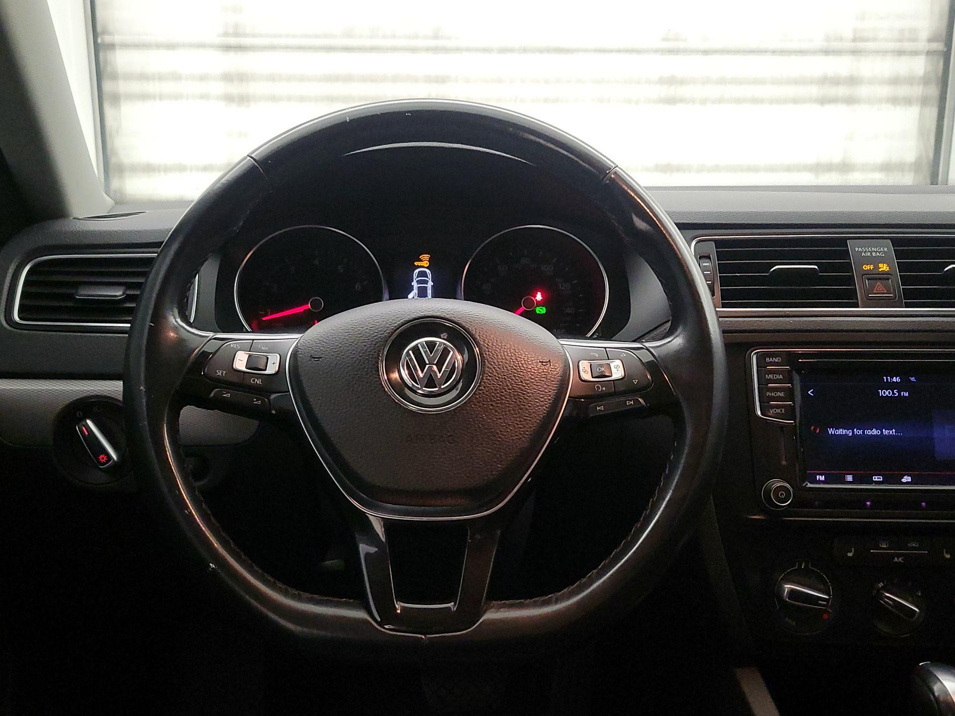 Thumbnail: 2017 Volkswagen Jetta - 10