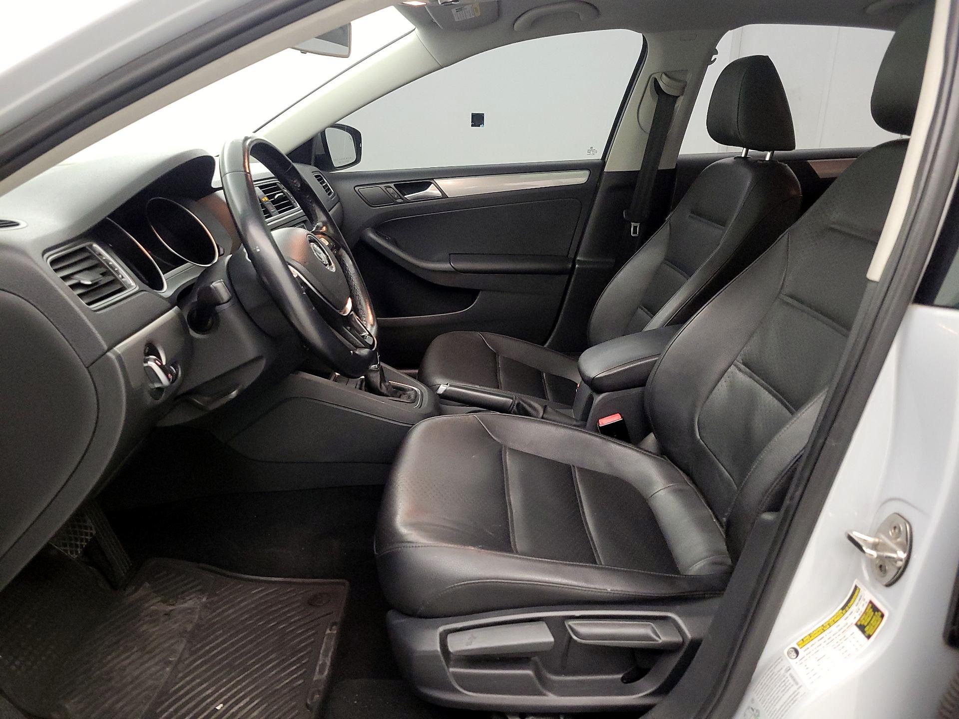 Thumbnail: 2017 Volkswagen Jetta - 11