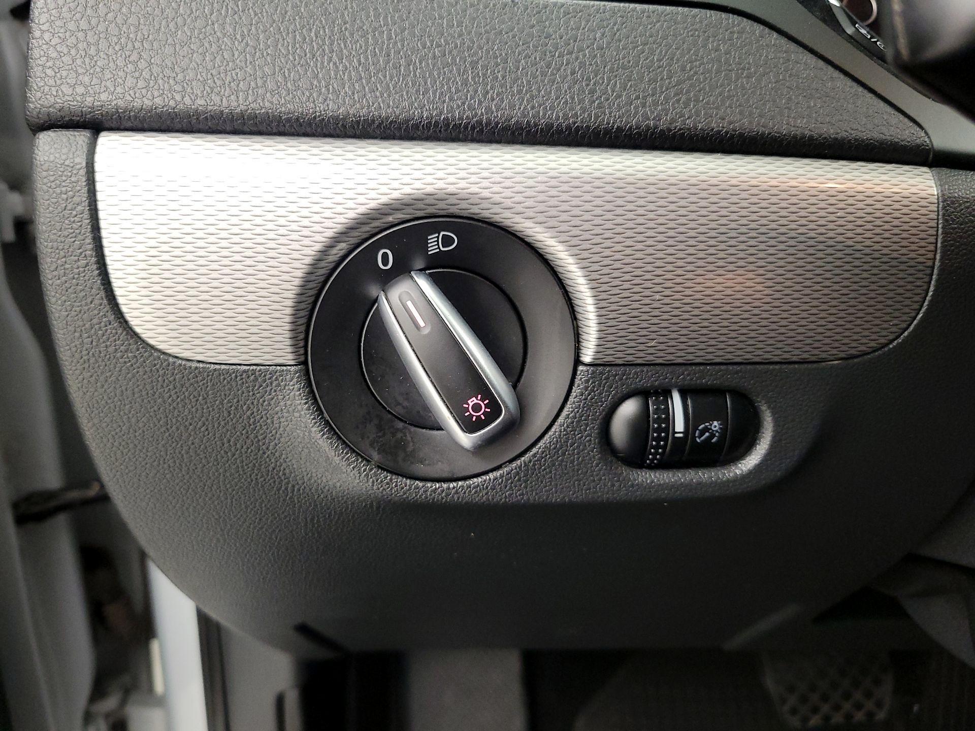 Thumbnail: 2017 Volkswagen Jetta - 13