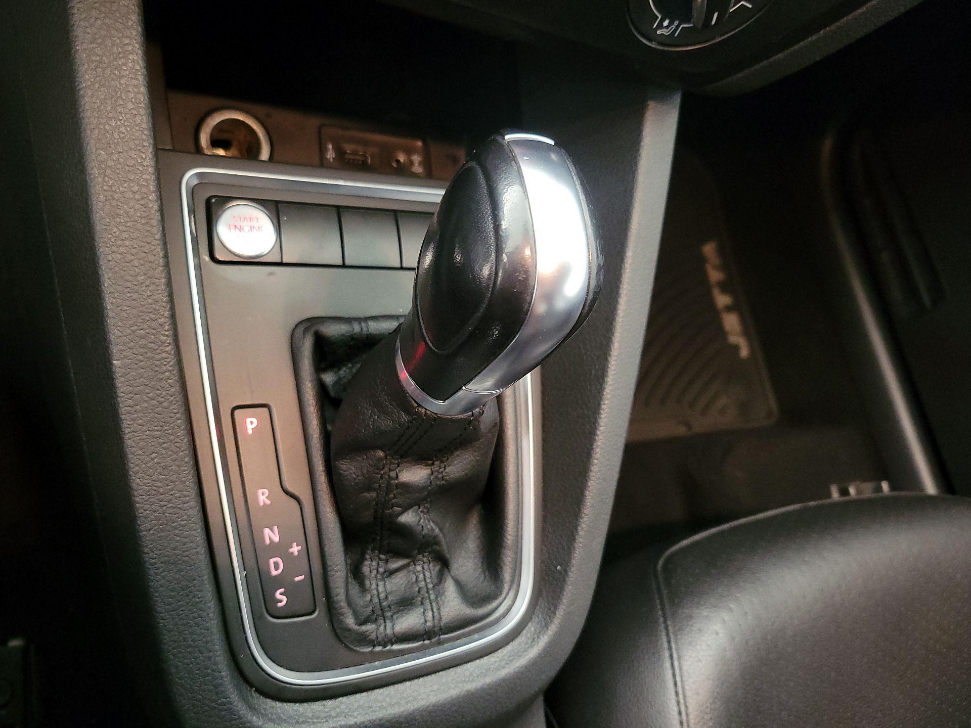 Thumbnail: 2017 Volkswagen Jetta - 17