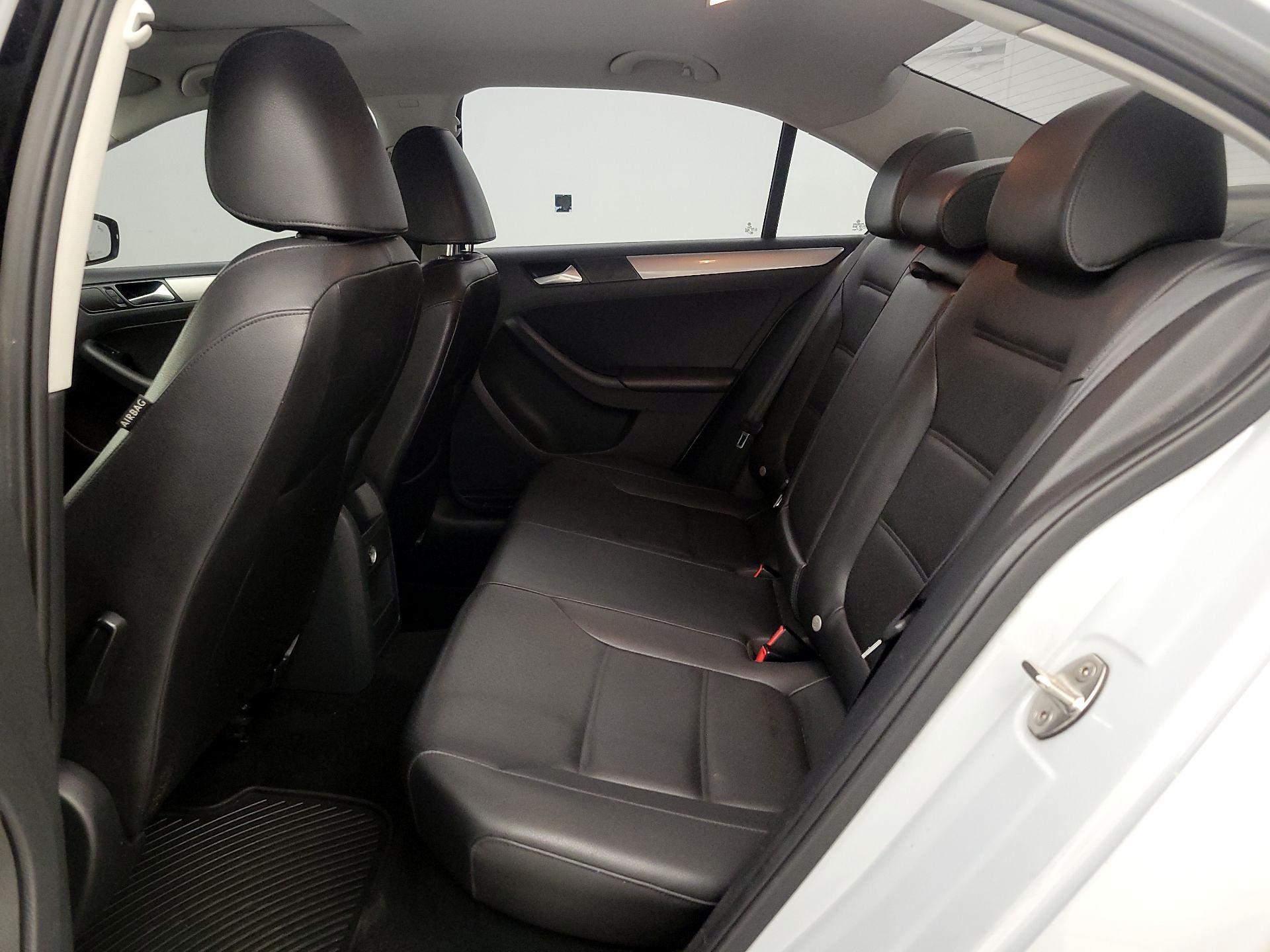 Thumbnail: 2017 Volkswagen Jetta - 20