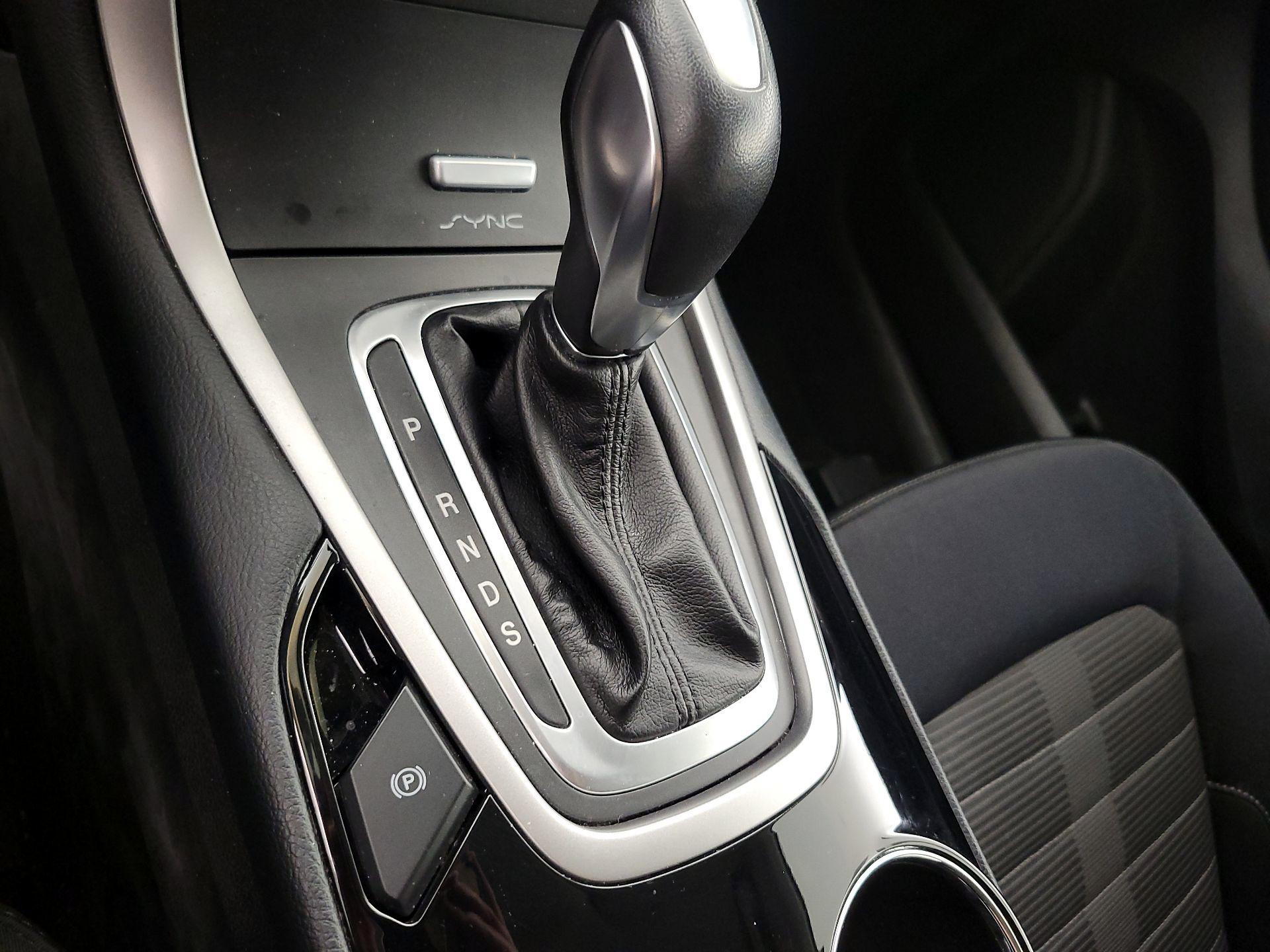 Thumbnail: 2016 Ford Edge - 17