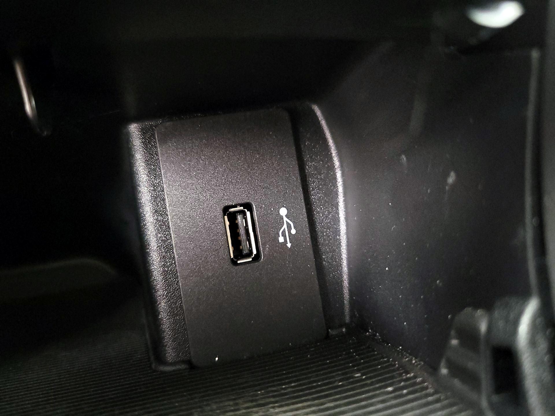 Thumbnail: 2016 Ford Edge - 18