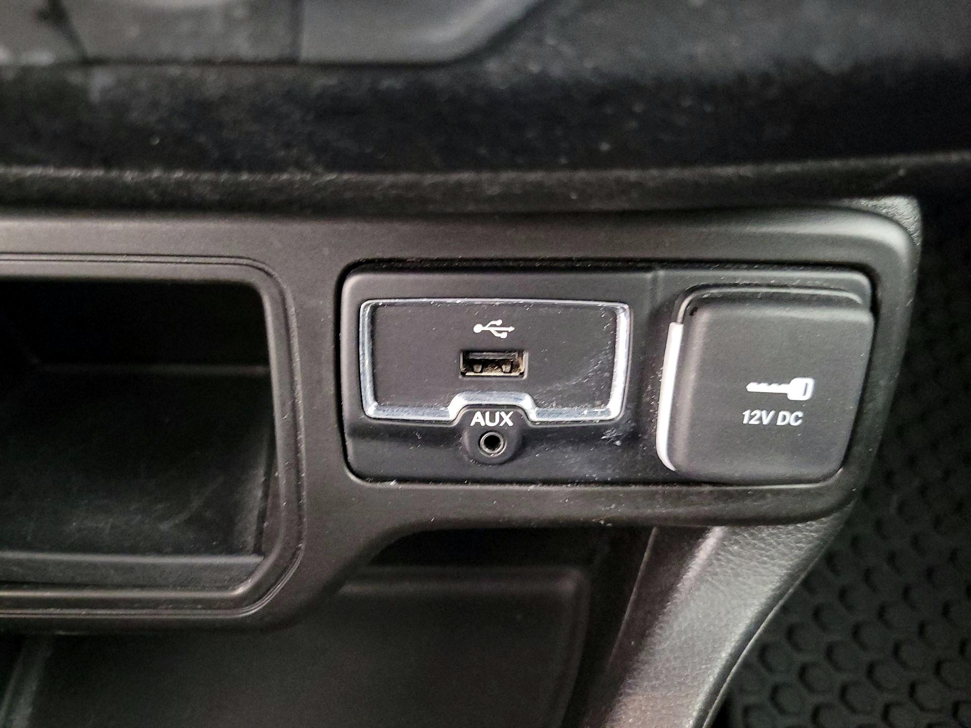 Thumbnail: 2020 Jeep Renegade - 18