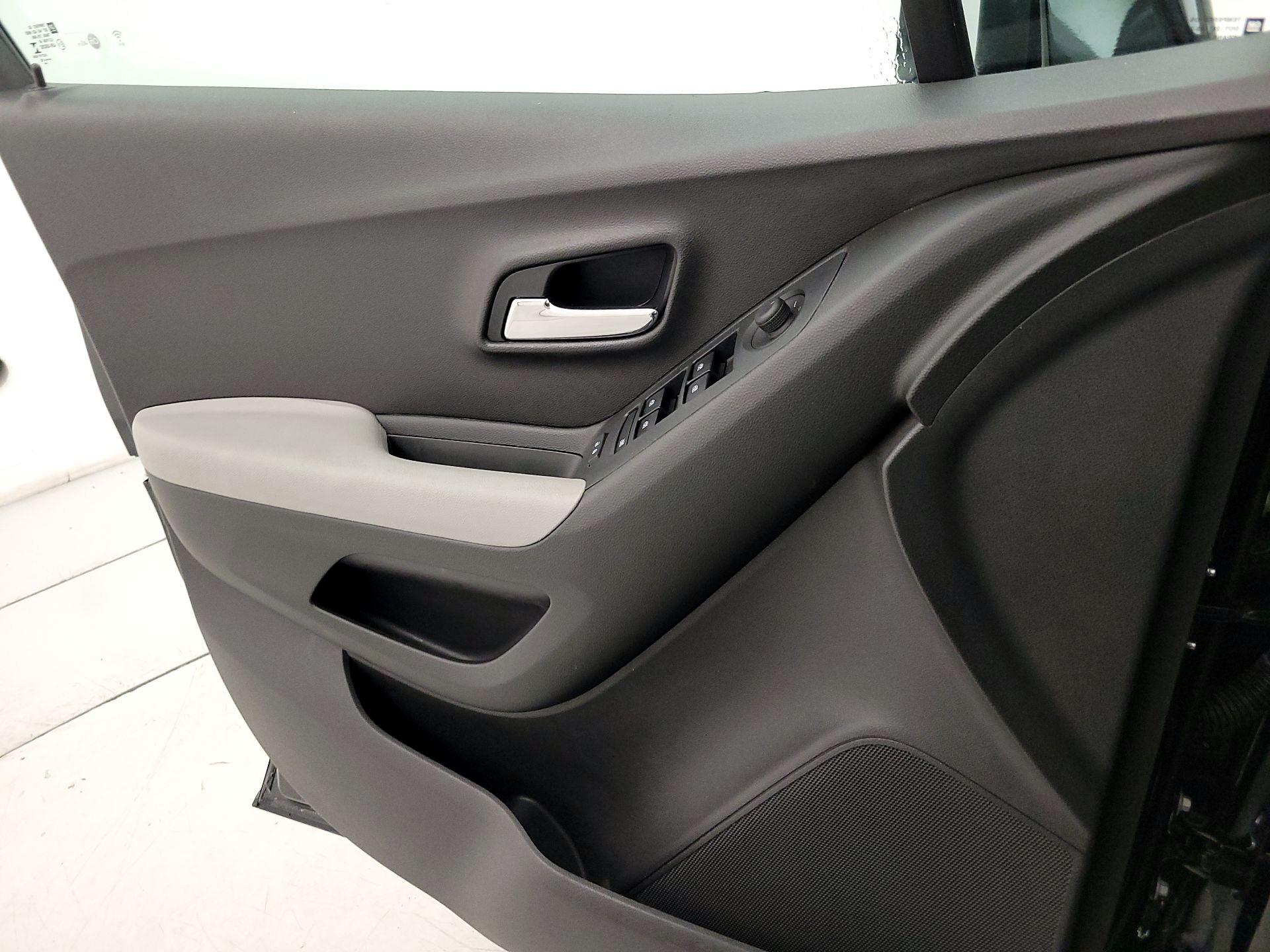 Thumbnail: 2018 Chevrolet Trax - 12