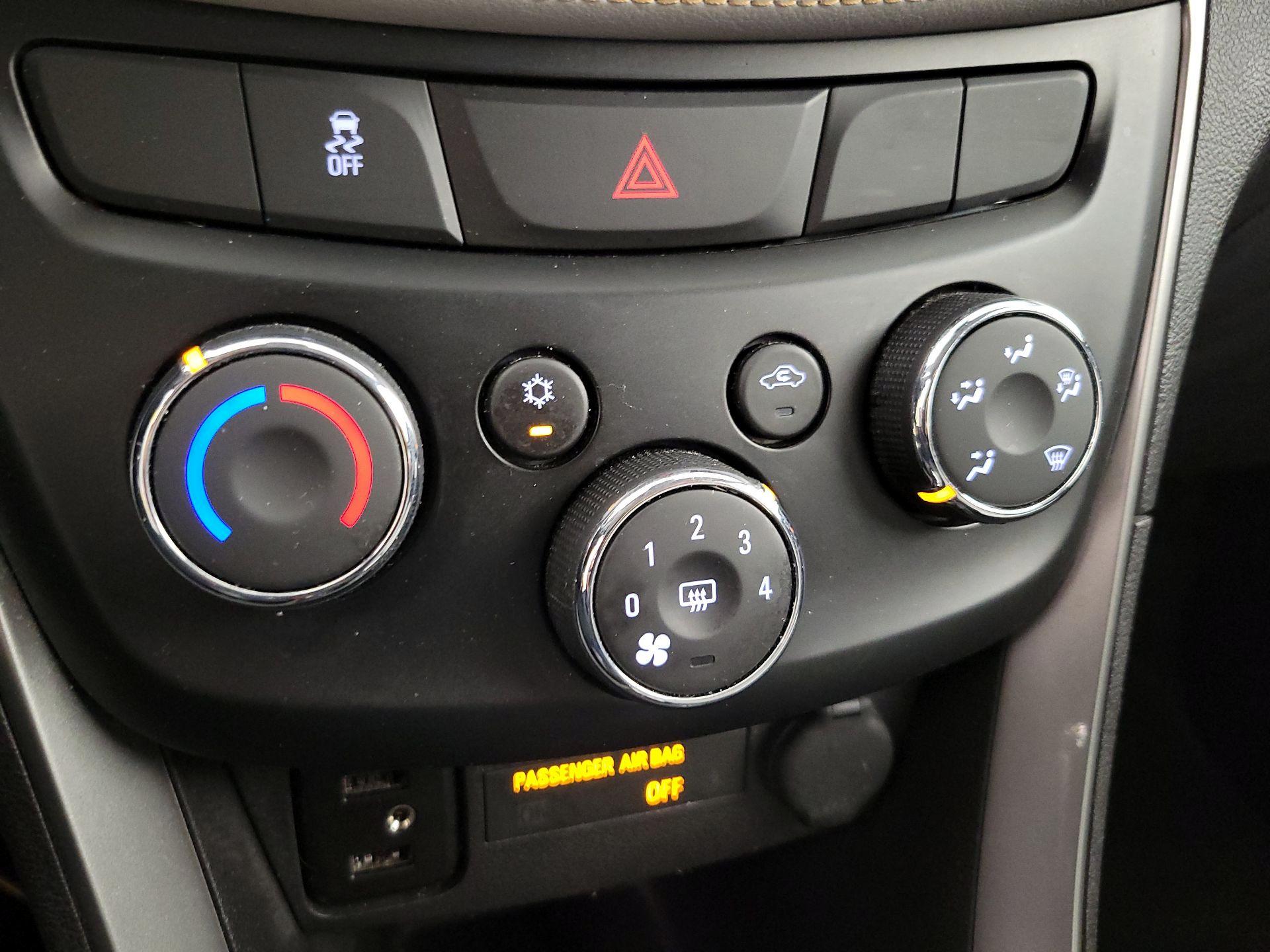 Thumbnail: 2018 Chevrolet Trax - 16