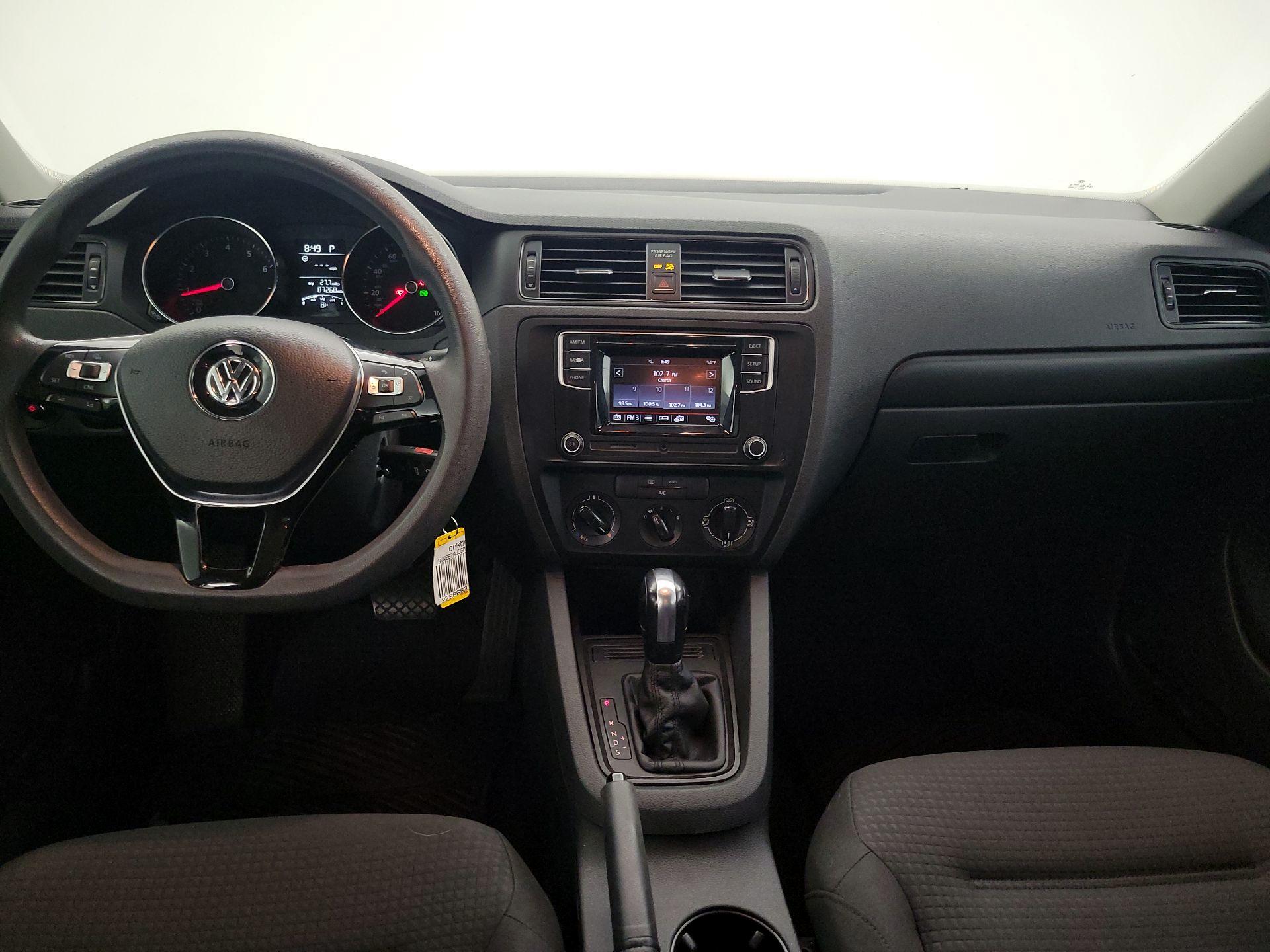 Thumbnail: 2016 Volkswagen Jetta - 9