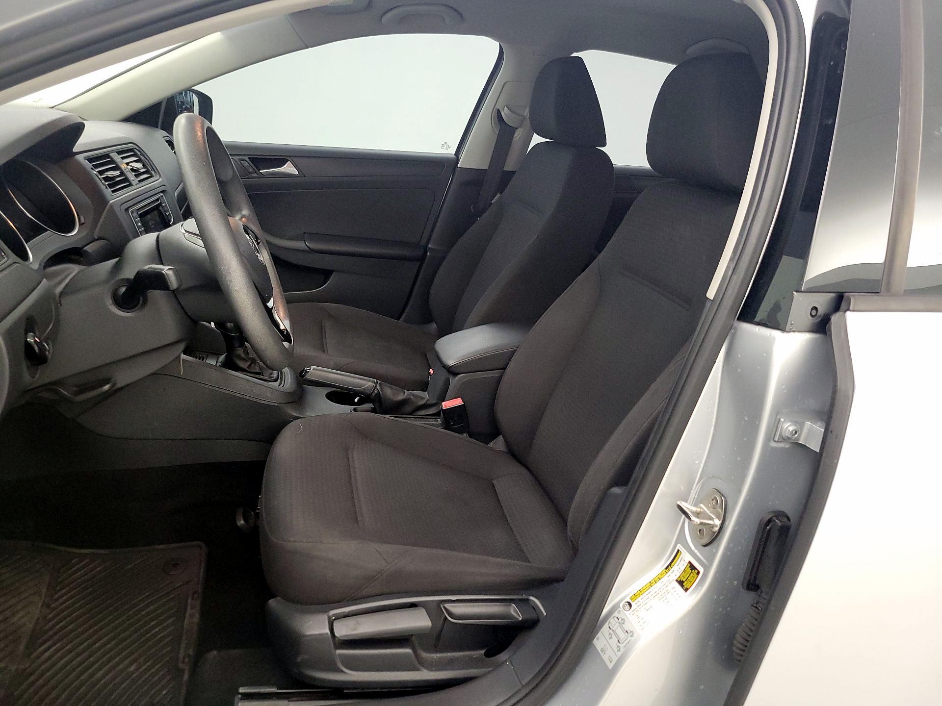 Thumbnail: 2016 Volkswagen Jetta - 11