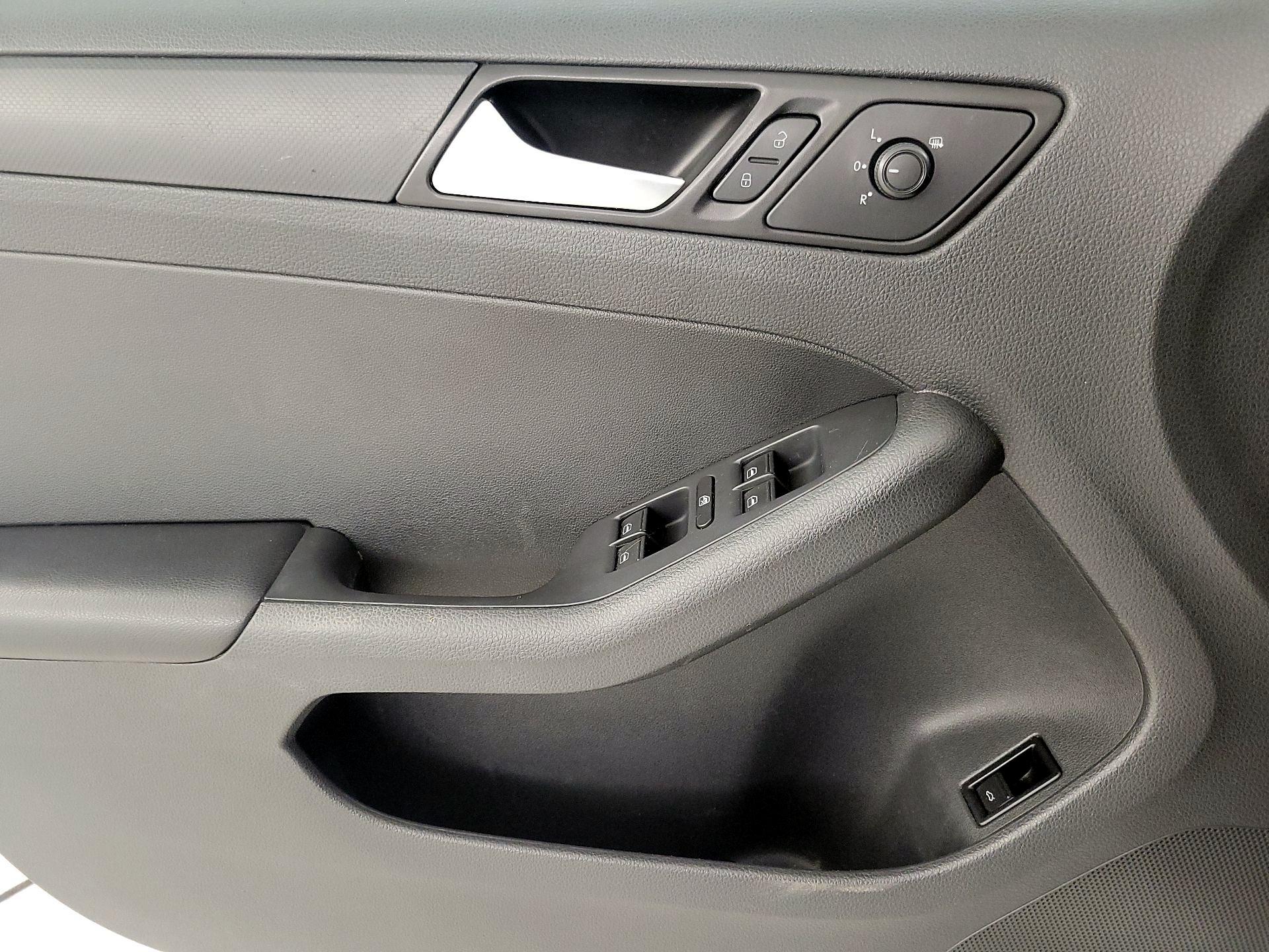 Thumbnail: 2016 Volkswagen Jetta - 12