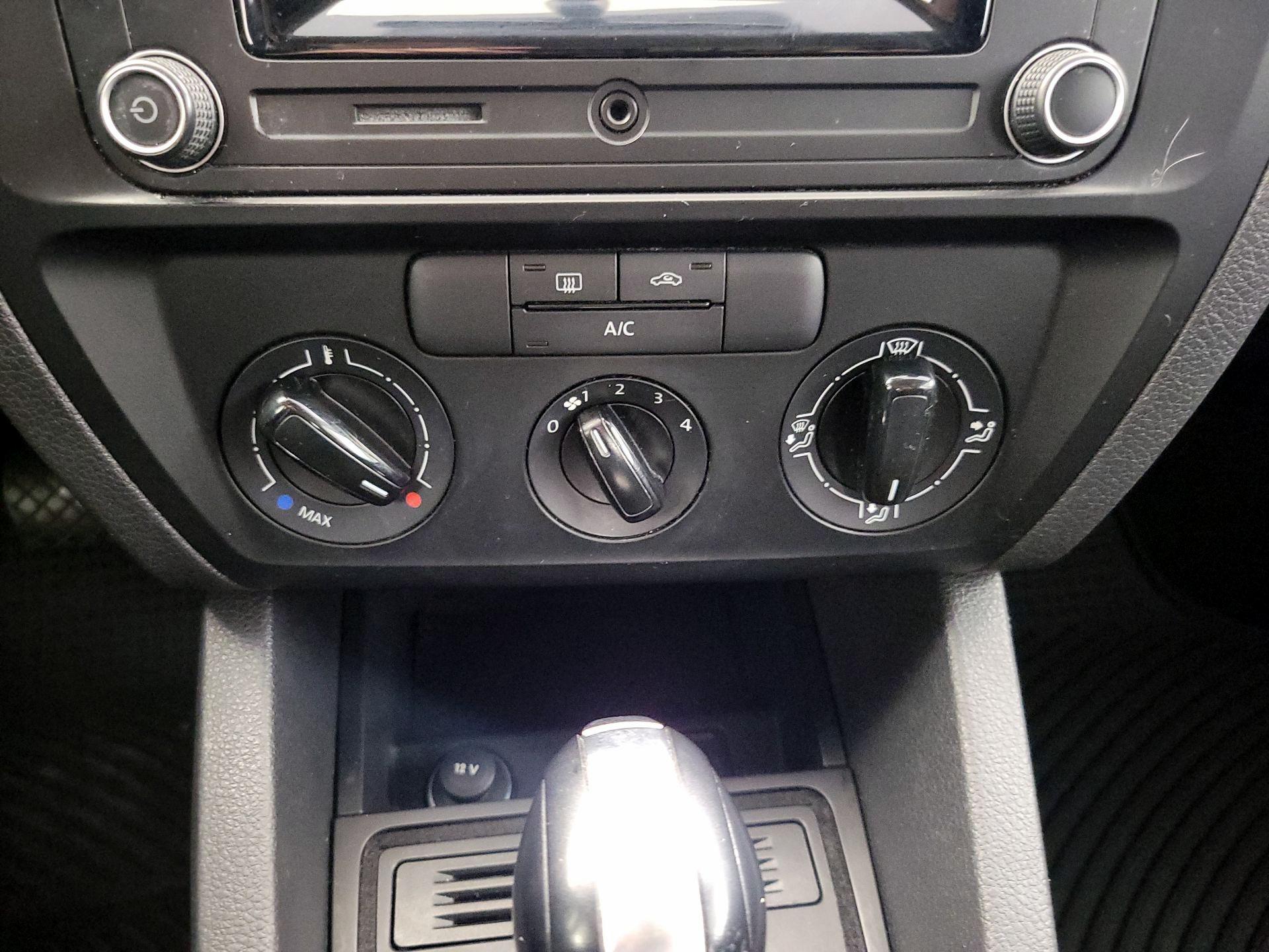 Thumbnail: 2016 Volkswagen Jetta - 15