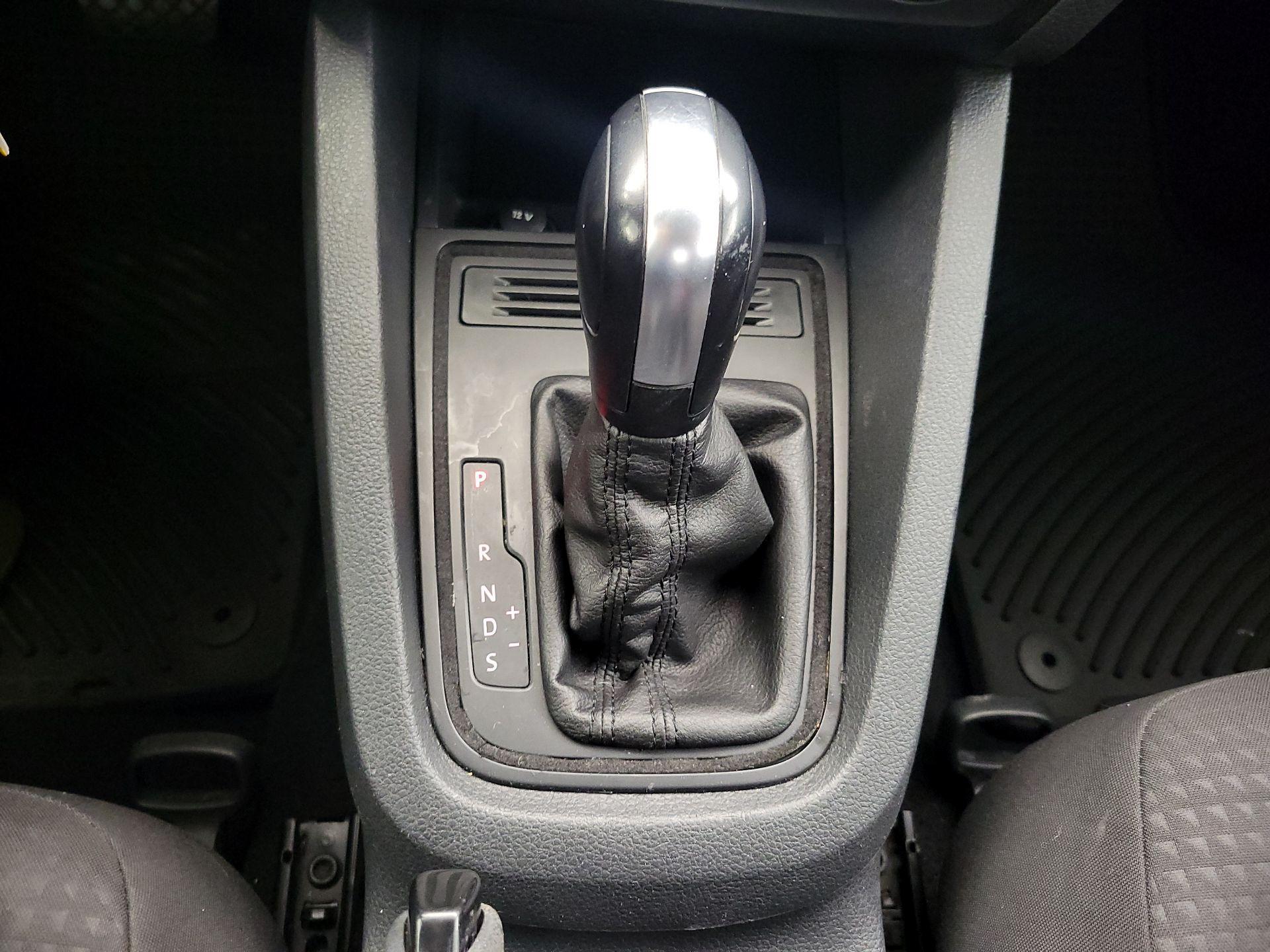 Thumbnail: 2016 Volkswagen Jetta - 16