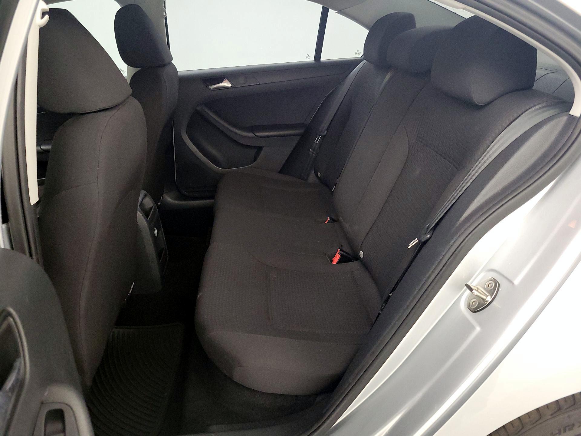 Thumbnail: 2016 Volkswagen Jetta - 18