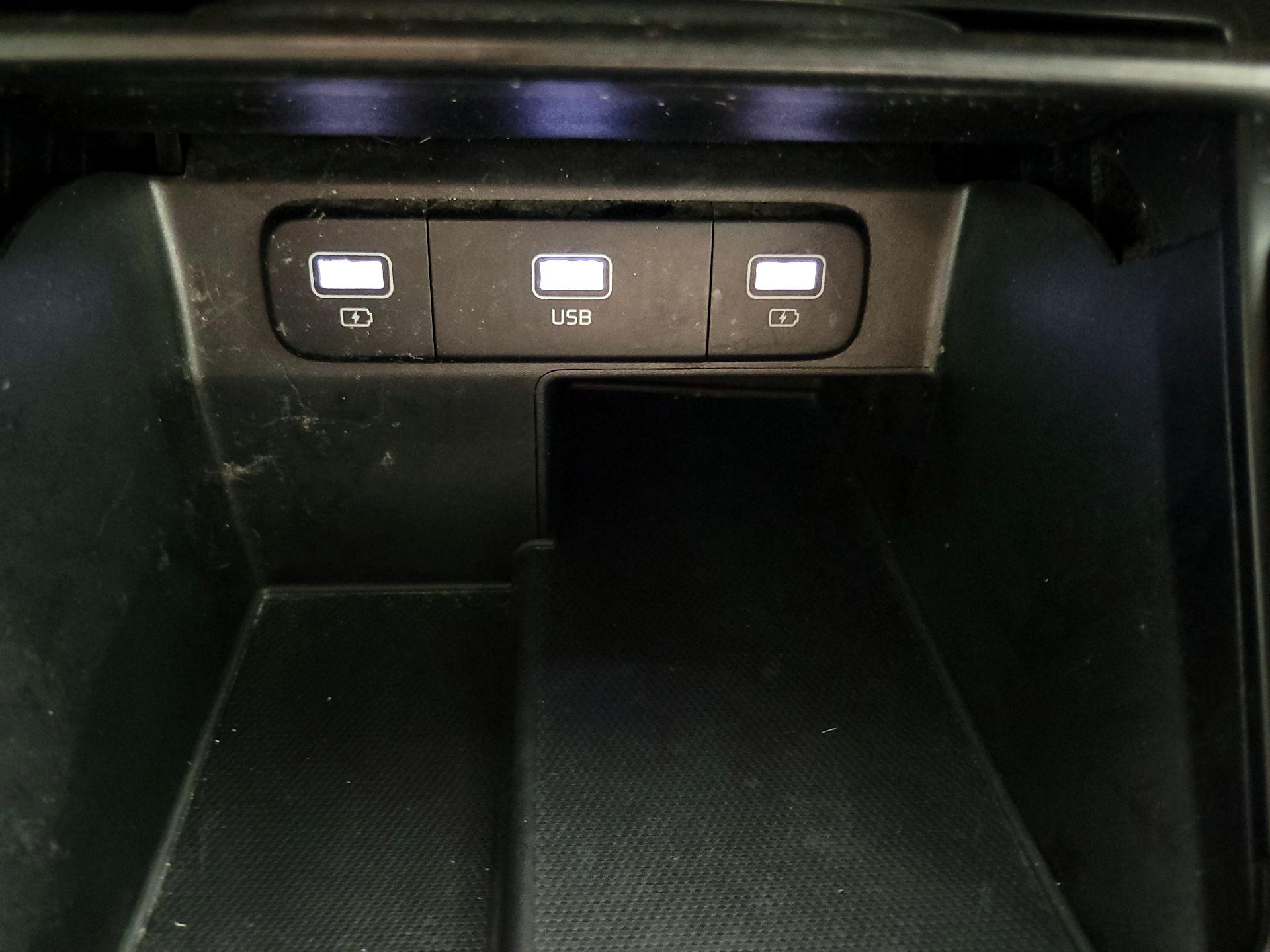 Thumbnail: 2021 Kia Sorento - 18