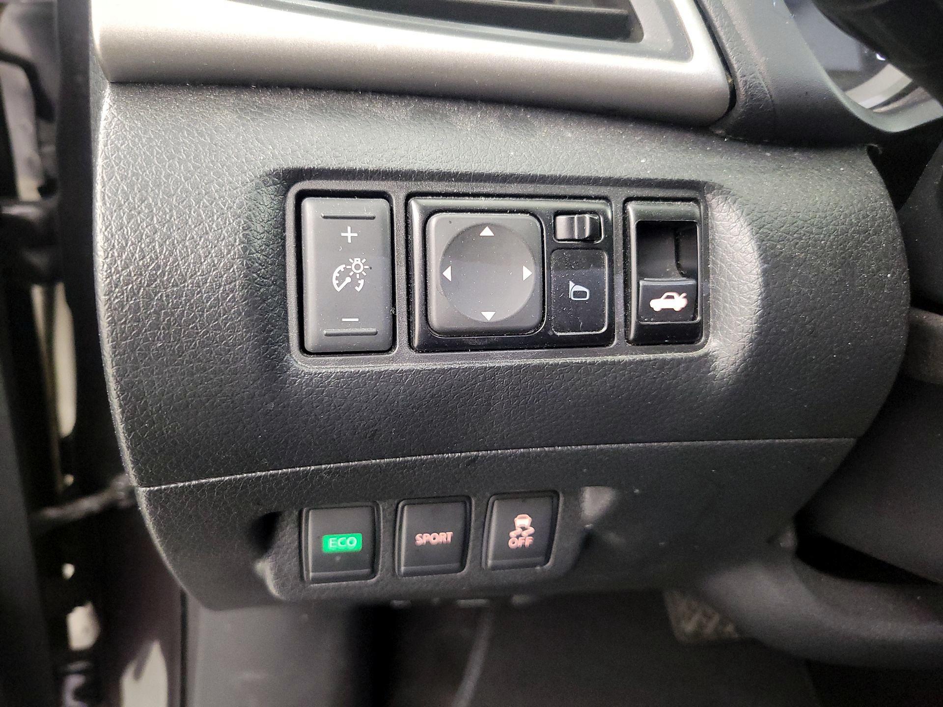 Thumbnail: 2015 Nissan Sentra - 13