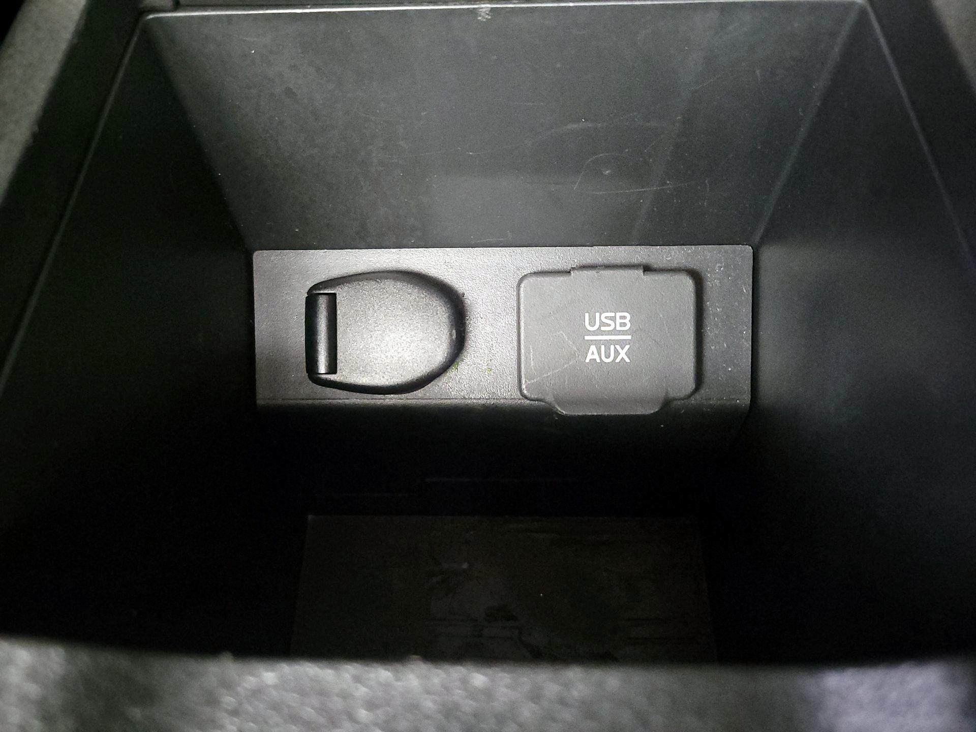 Thumbnail: 2015 Nissan Sentra - 19