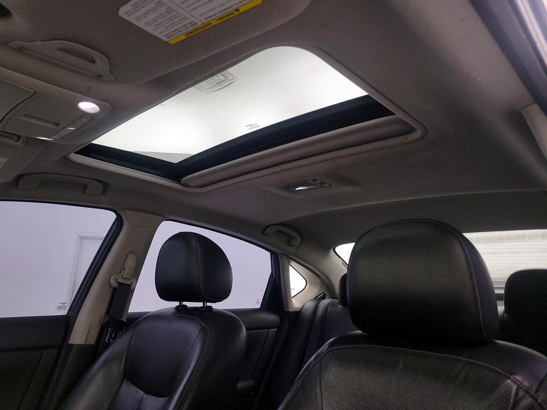 Thumbnail: 2015 Nissan Sentra - 20