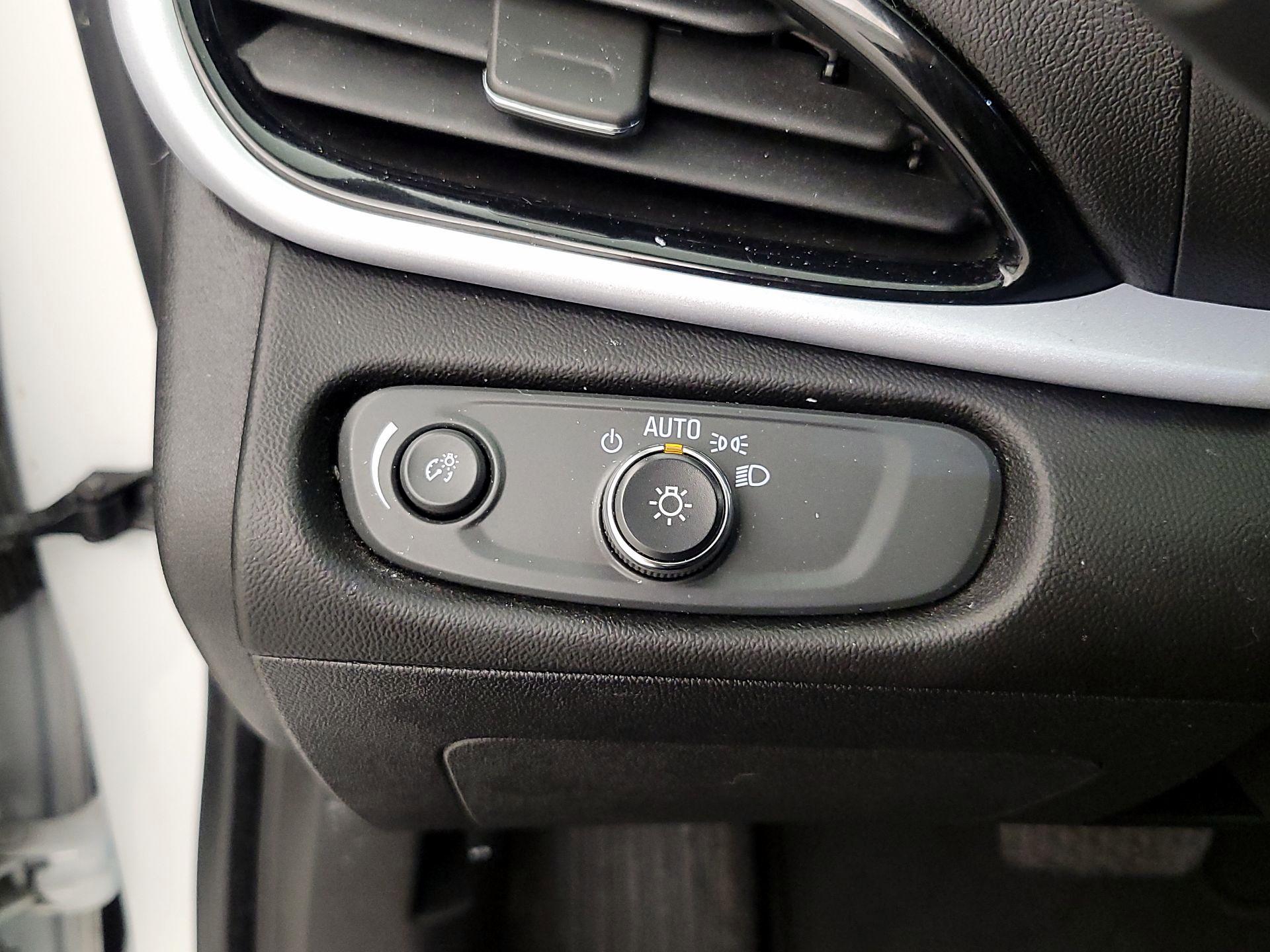 Thumbnail: 2017 Chevrolet Volt - 13