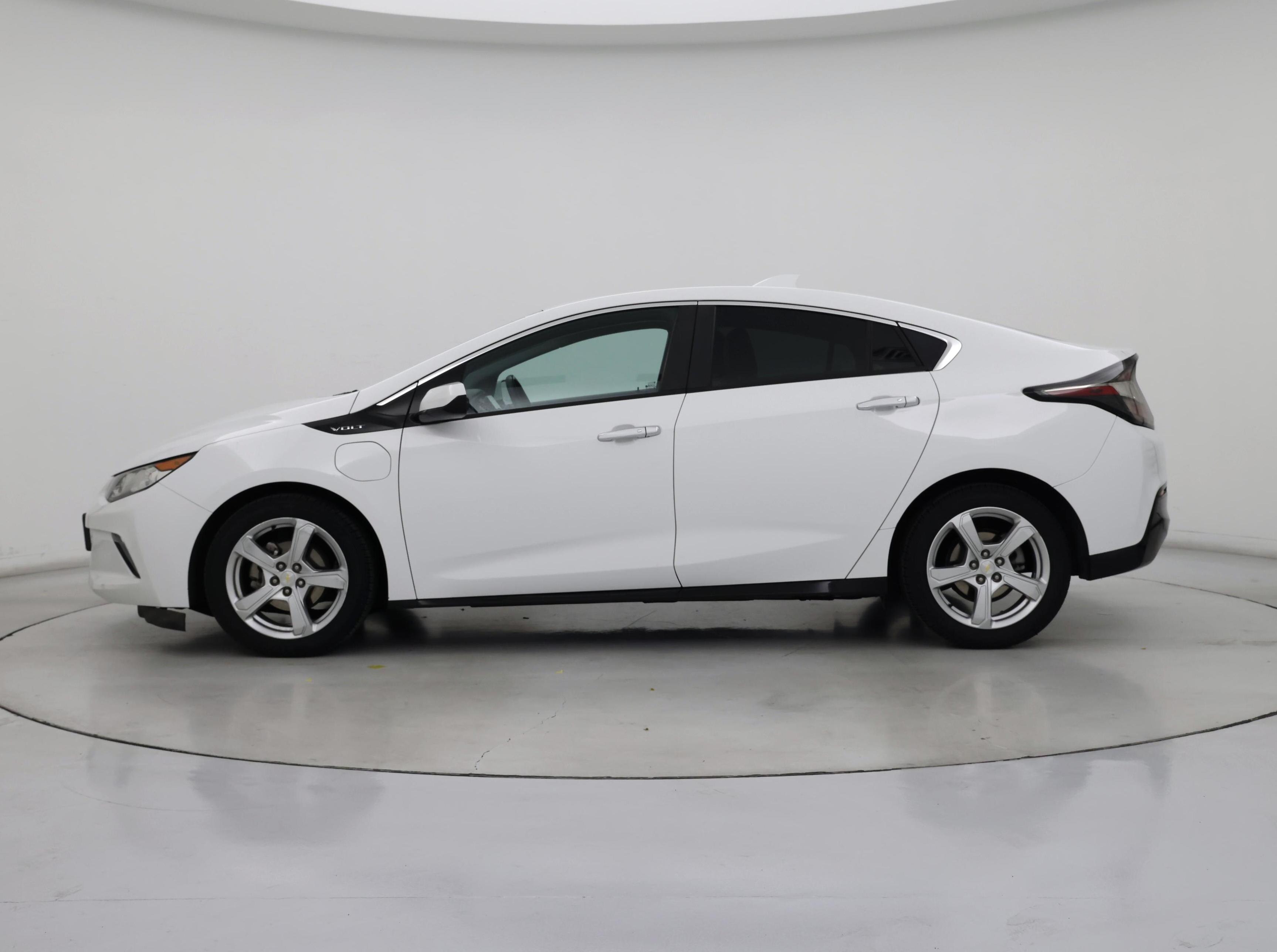 Thumbnail: 2017 Chevrolet Volt - 3