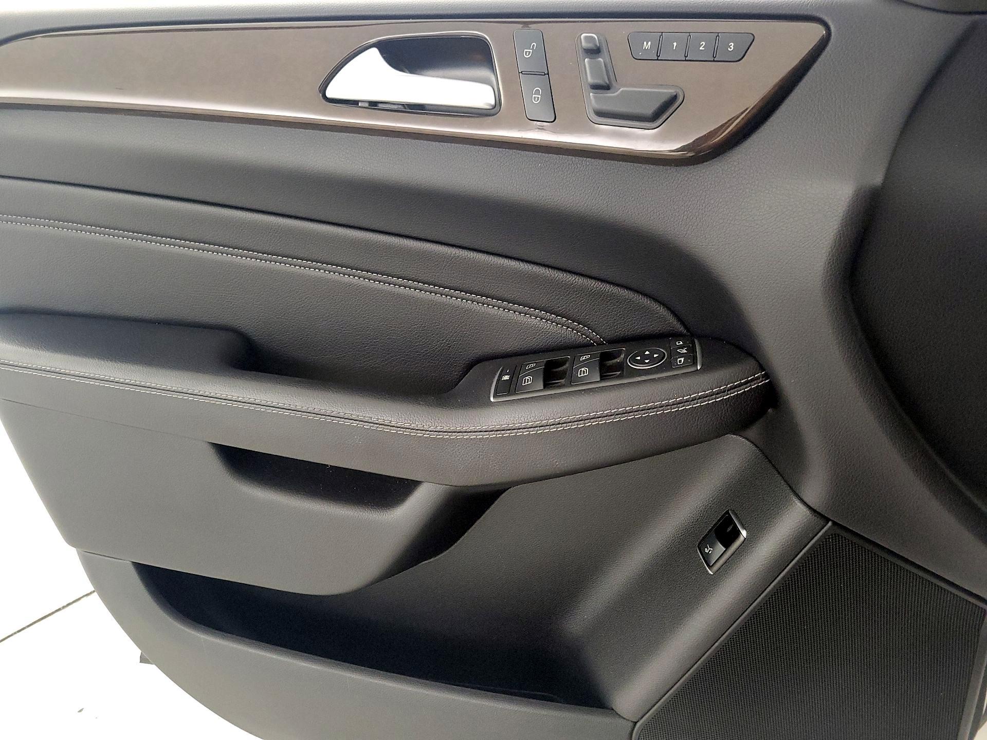 Thumbnail: 2015 Mercedes-Benz M-Class - 12