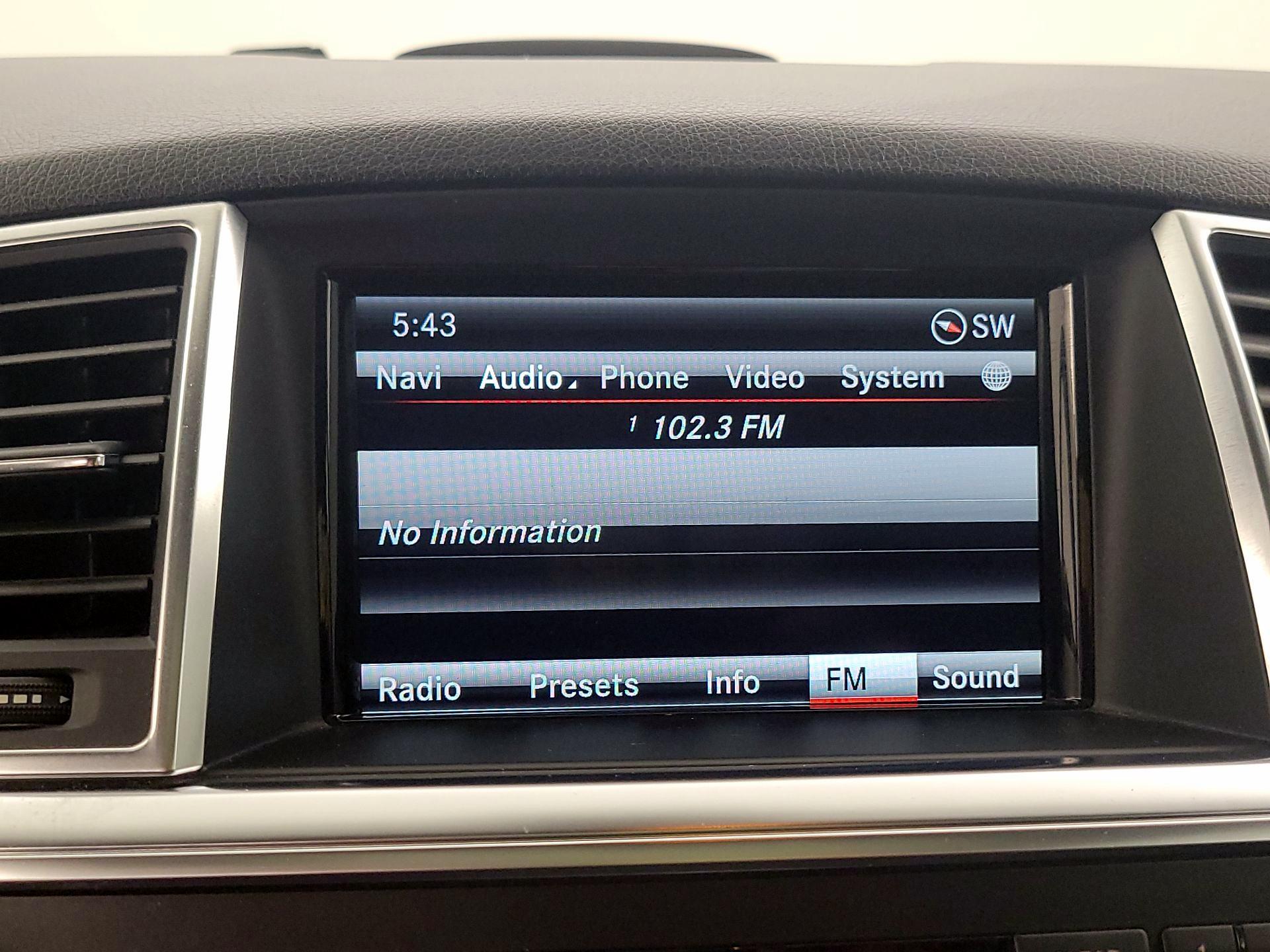 Thumbnail: 2015 Mercedes-Benz M-Class - 16