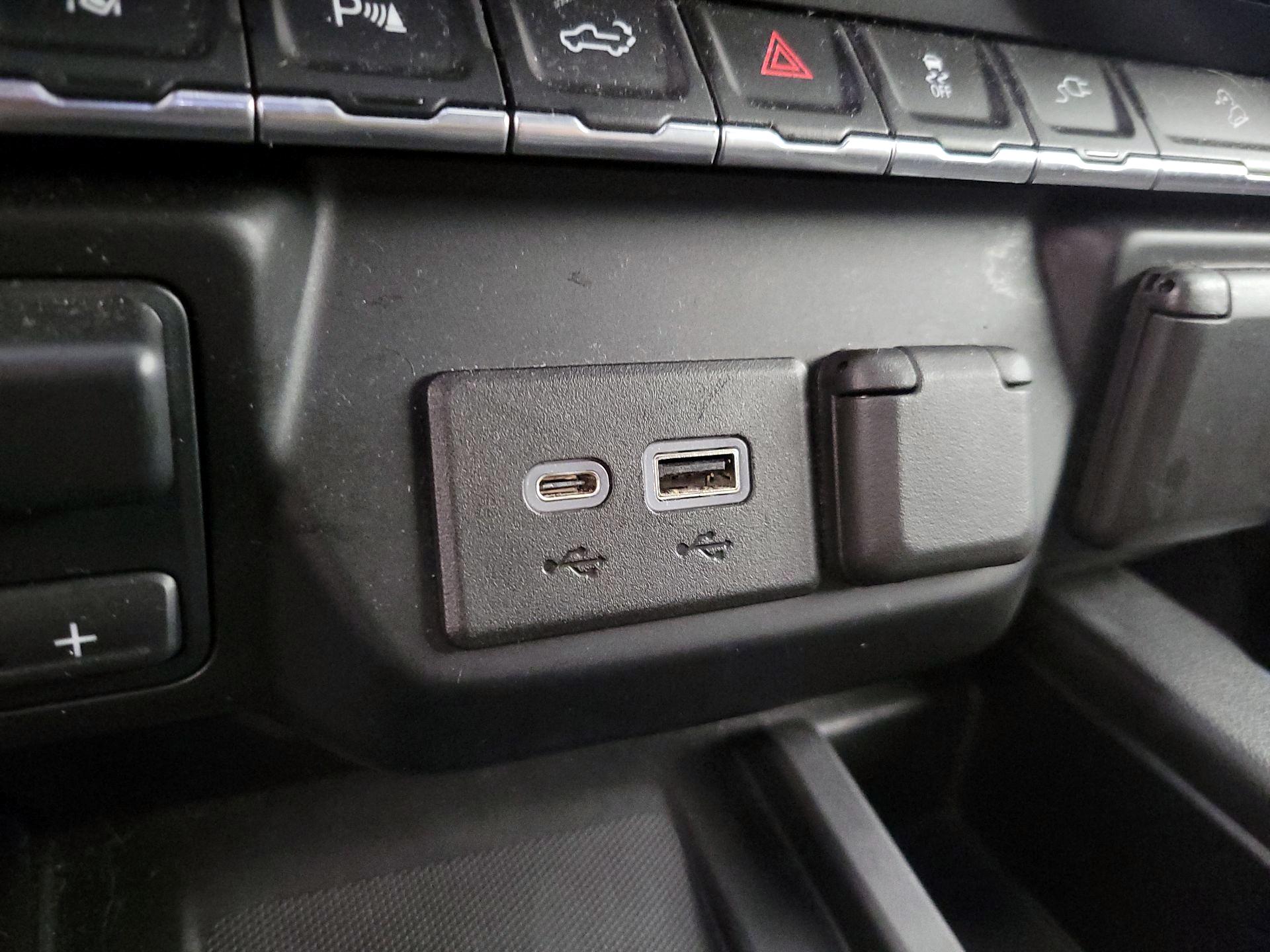 Thumbnail: 2020 GMC Sierra 3500 - 19