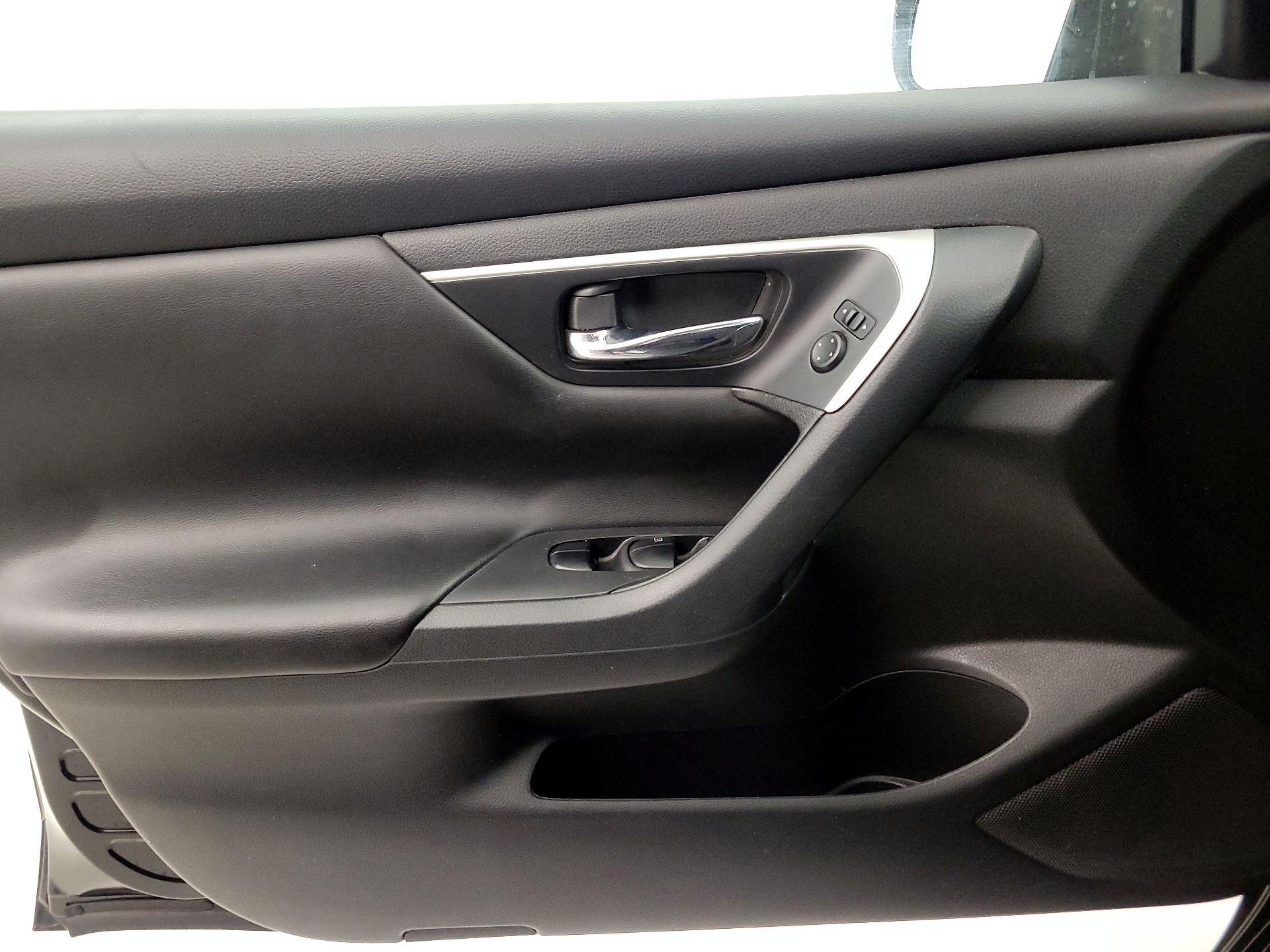 Thumbnail: 2018 Nissan Altima - 12