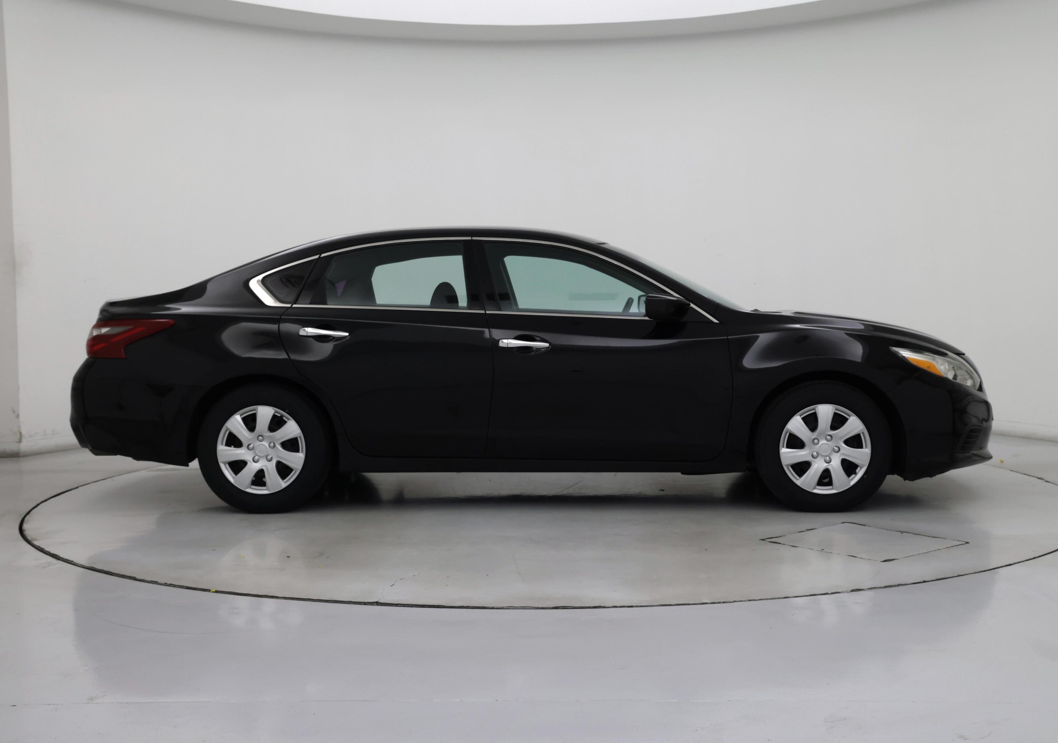 Thumbnail: 2018 Nissan Altima - 7