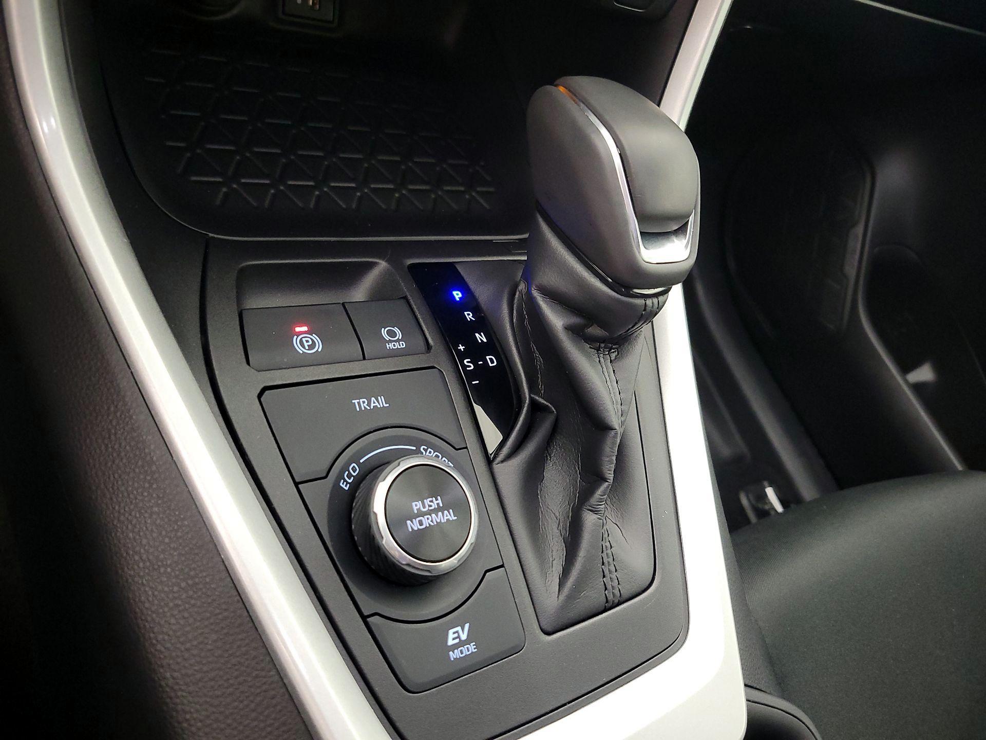 Thumbnail: 2024 Toyota RAV4 - 17