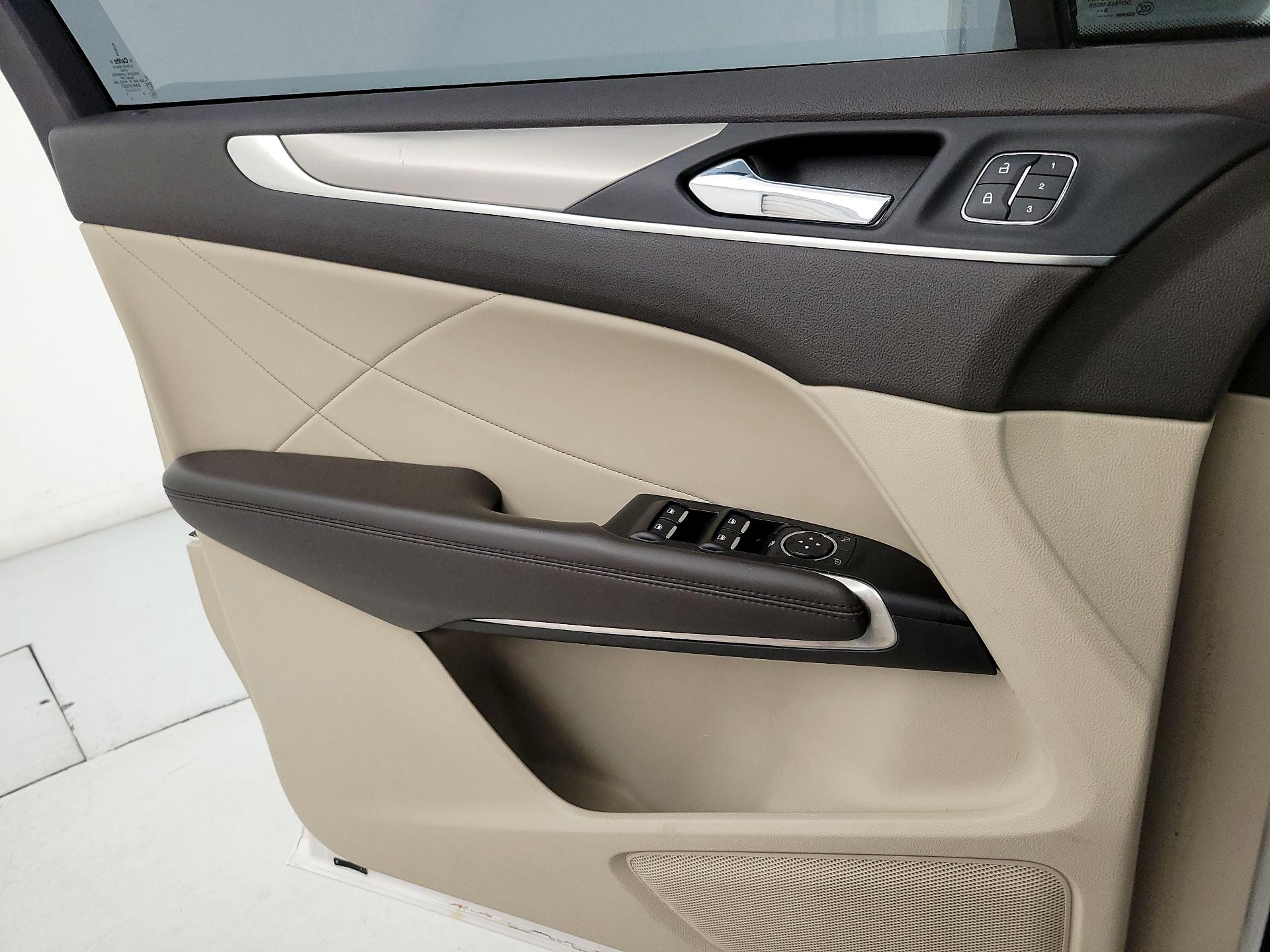 Thumbnail: 2019 Lincoln MKC - 12