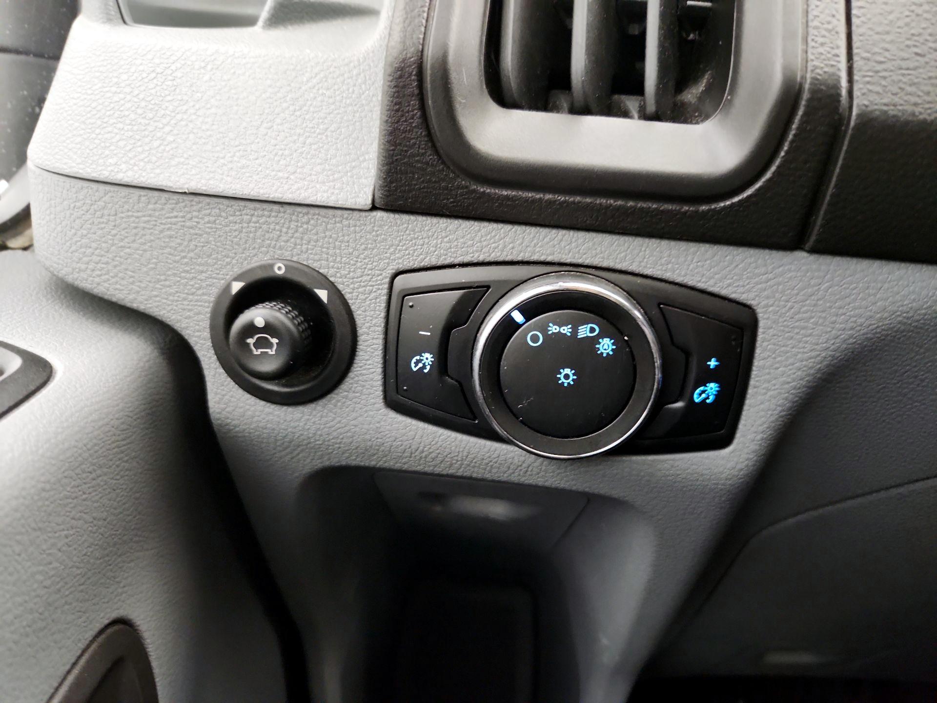 Thumbnail: 2015 Ford Transit Series - 13