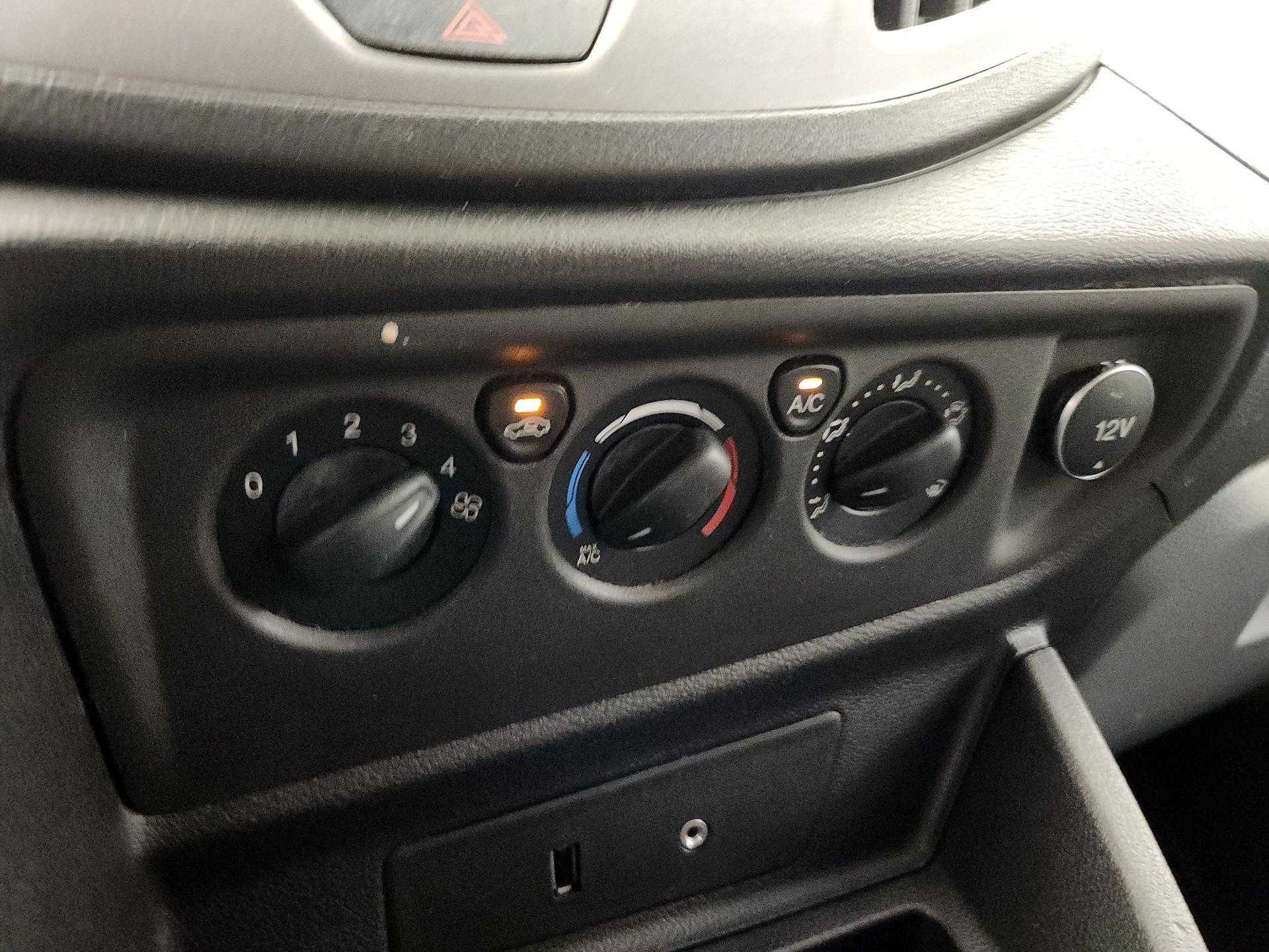 Thumbnail: 2015 Ford Transit Series - 16