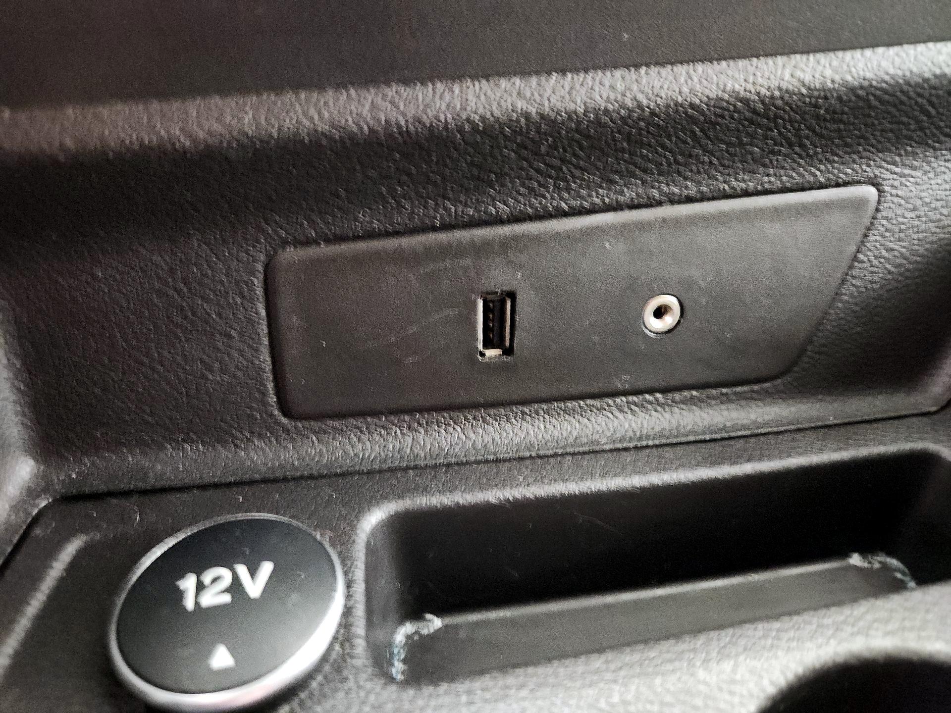 Thumbnail: 2015 Ford Transit Series - 18