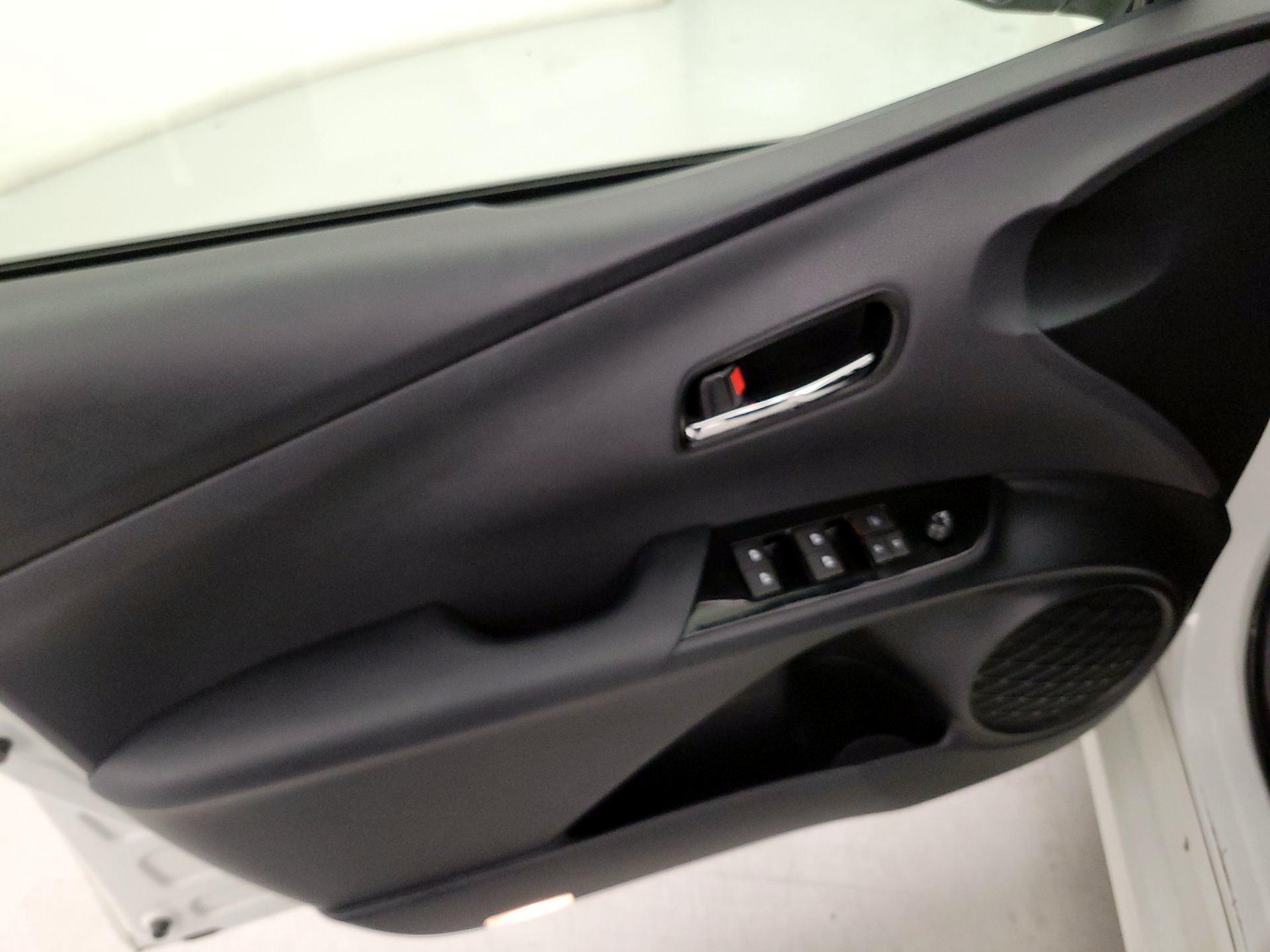 Thumbnail: 2016 Toyota Prius - 12