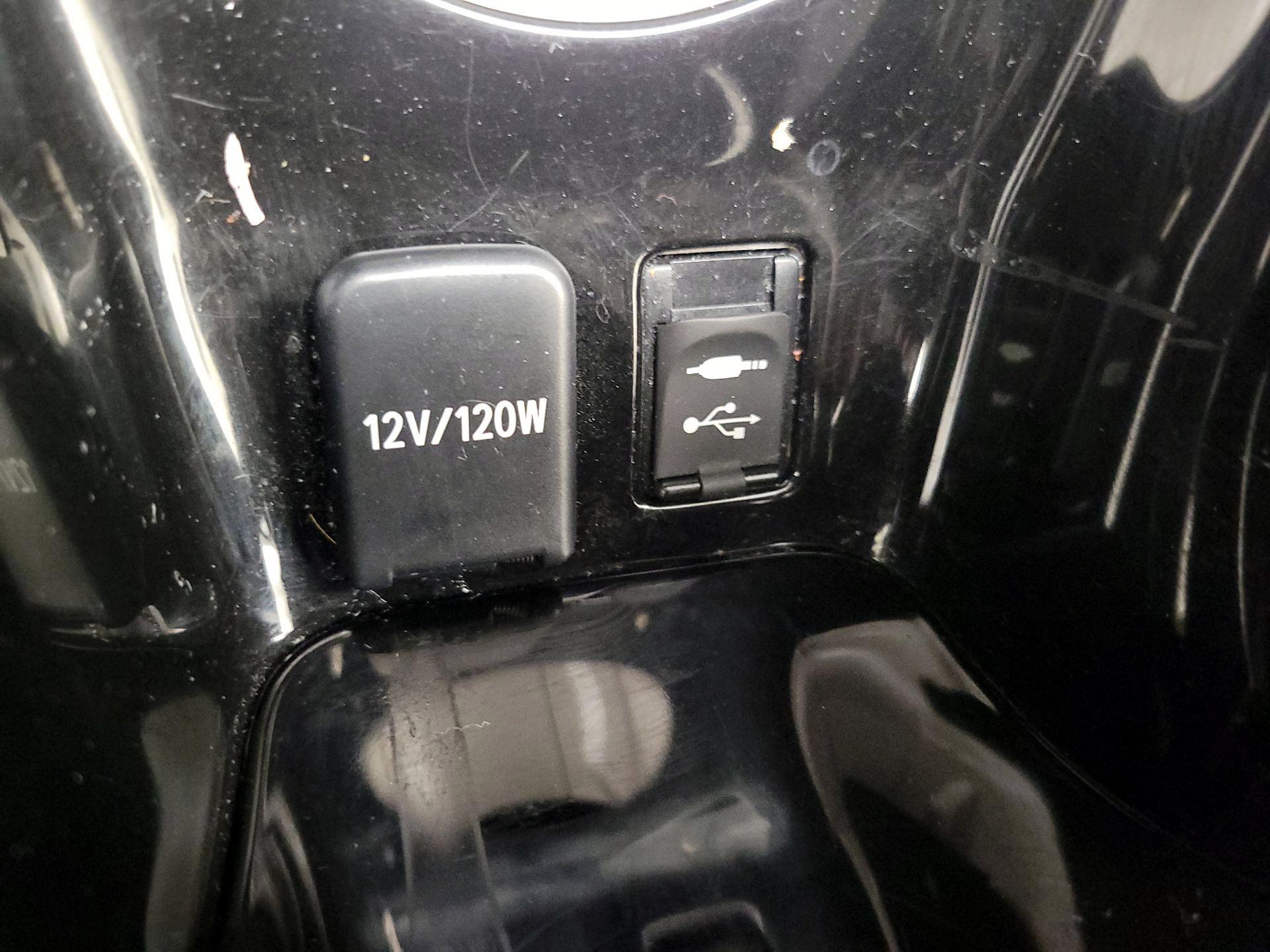 Thumbnail: 2016 Toyota Prius - 18