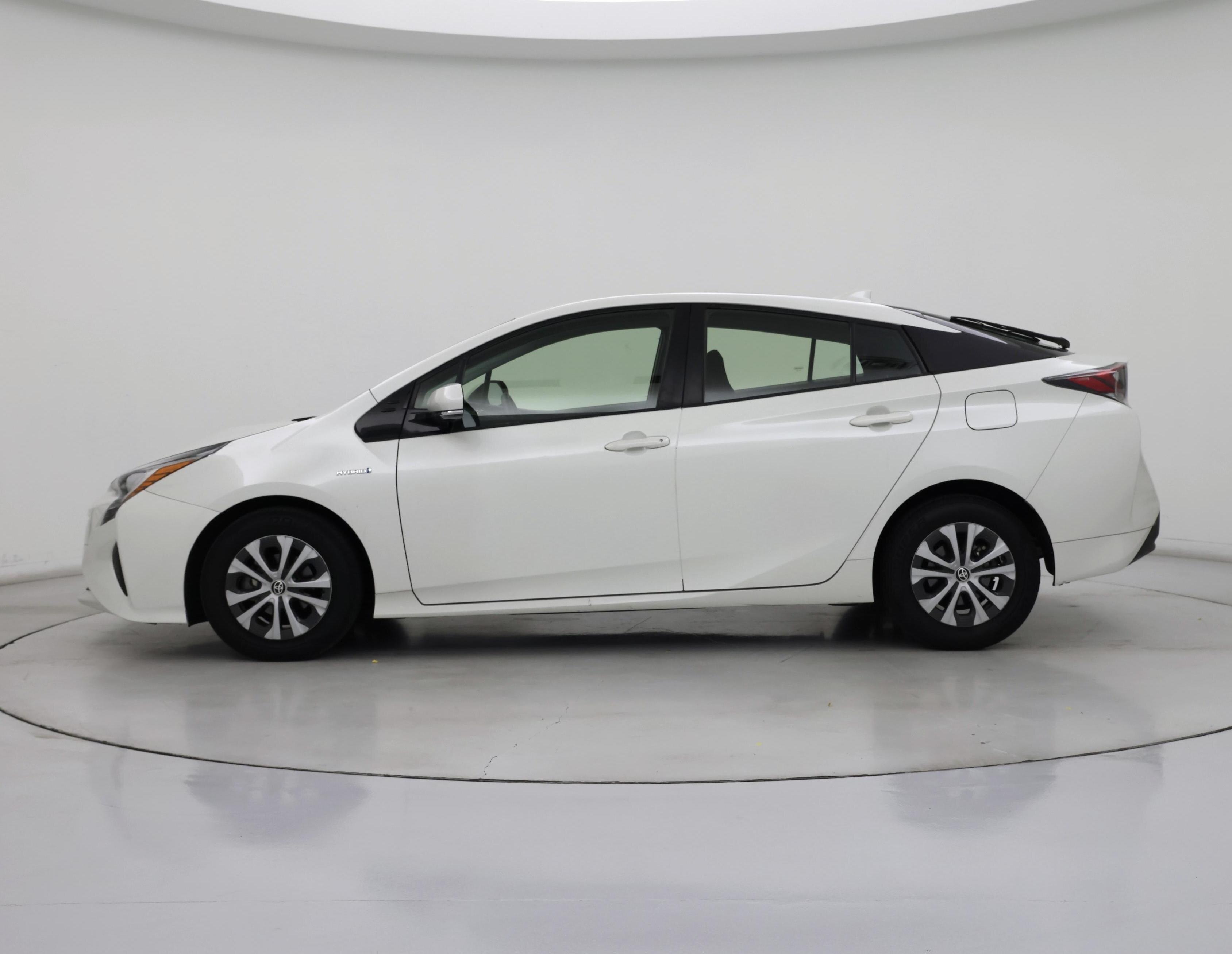 Thumbnail: 2016 Toyota Prius - 3