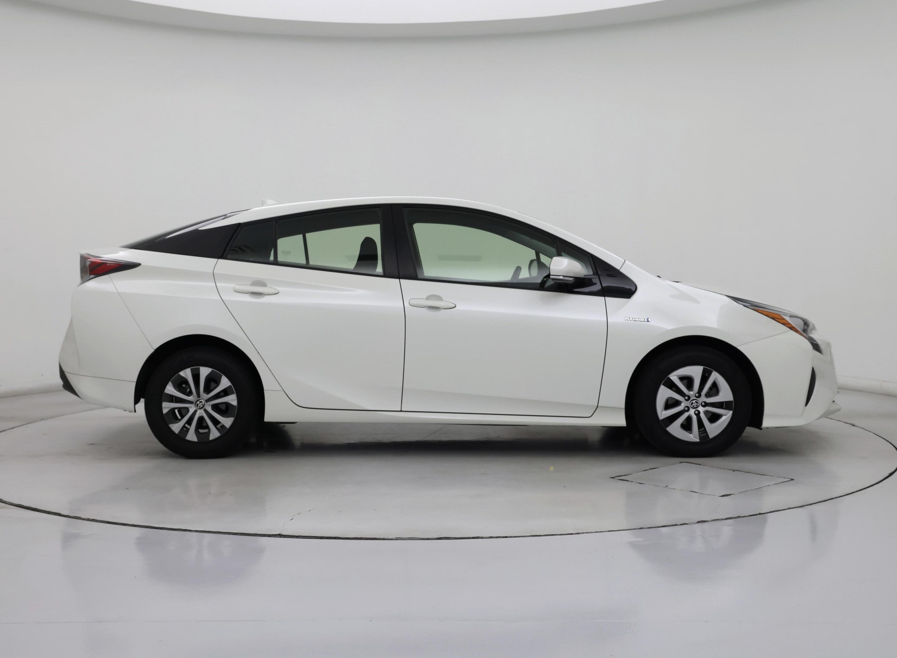 Thumbnail: 2016 Toyota Prius - 7