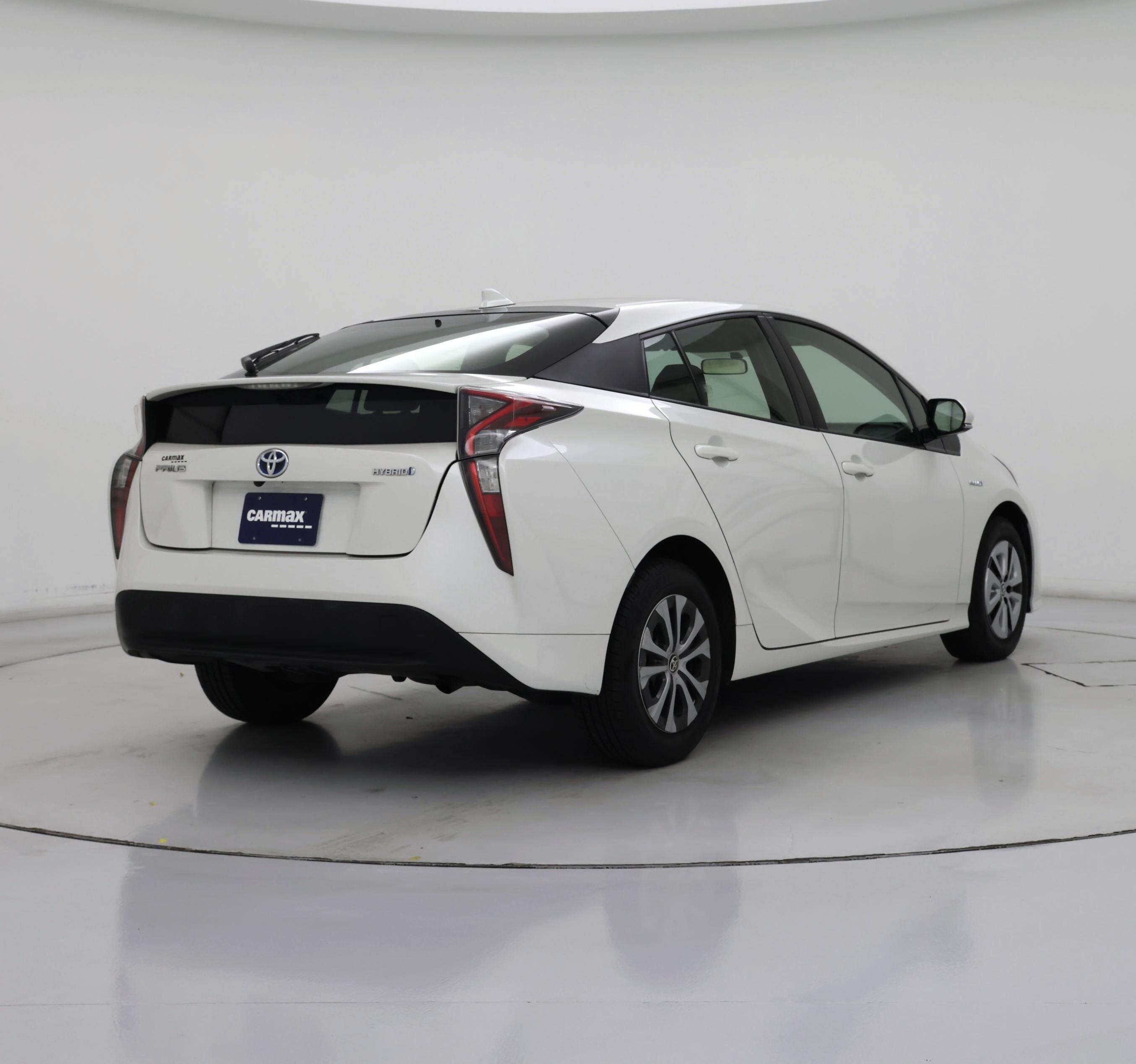 Thumbnail: 2016 Toyota Prius - 8