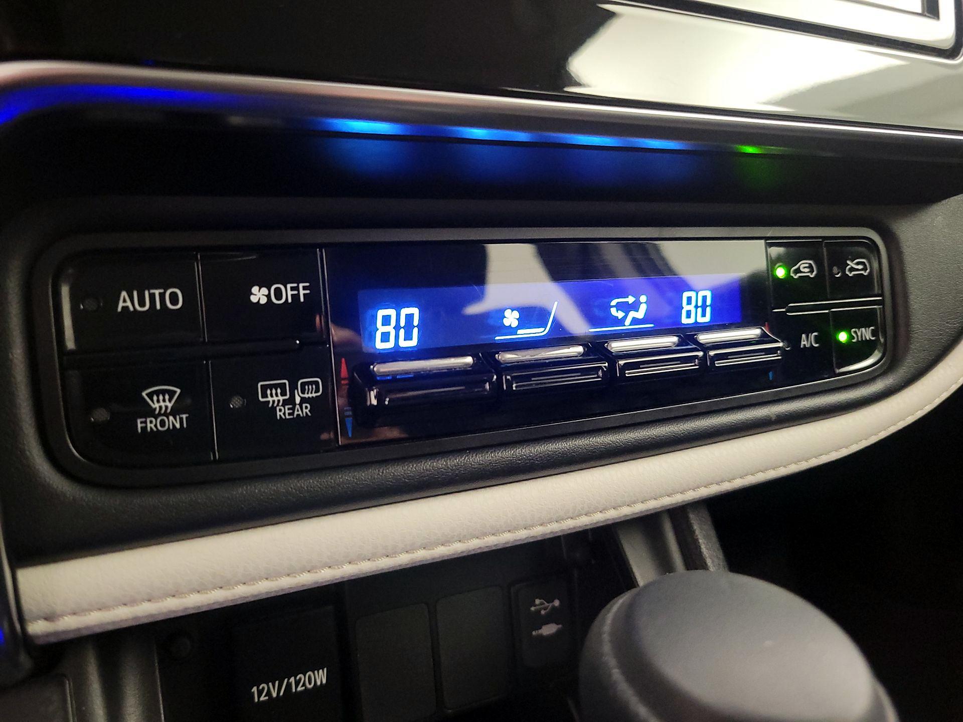 Thumbnail: 2018 Toyota Corolla iM - 16