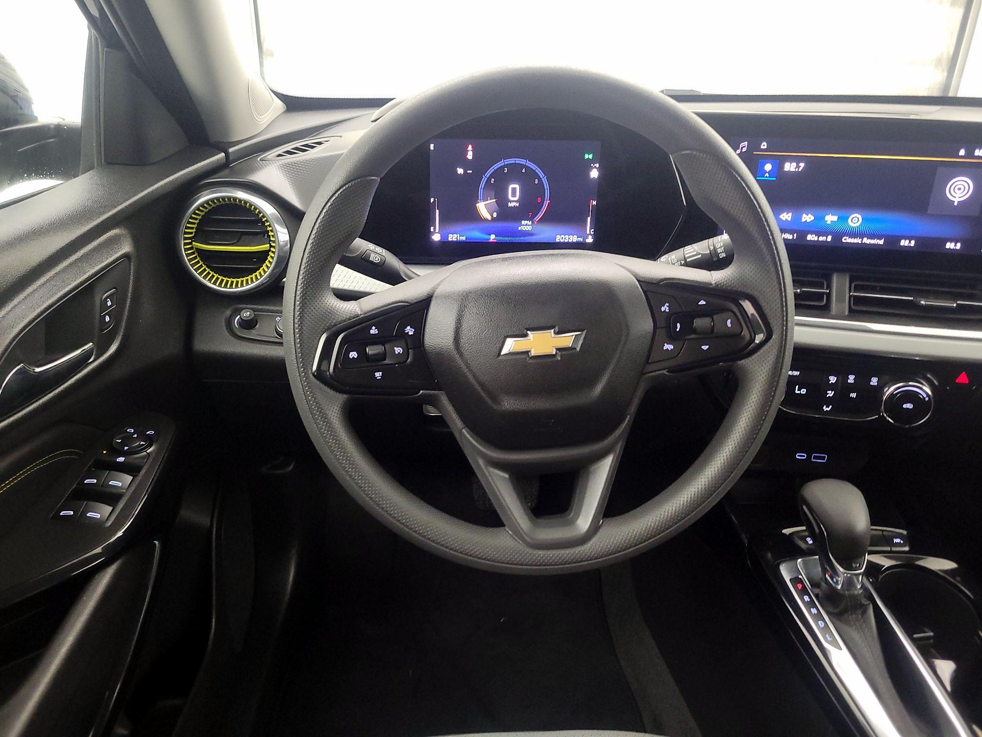 Thumbnail: 2025 Chevrolet Trax - 10