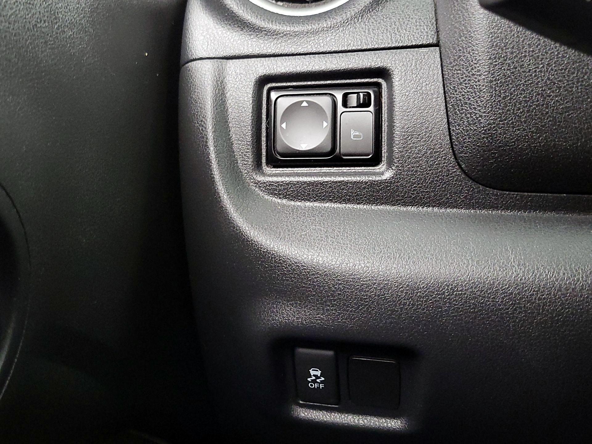 Thumbnail: 2017 Nissan Versa - 13