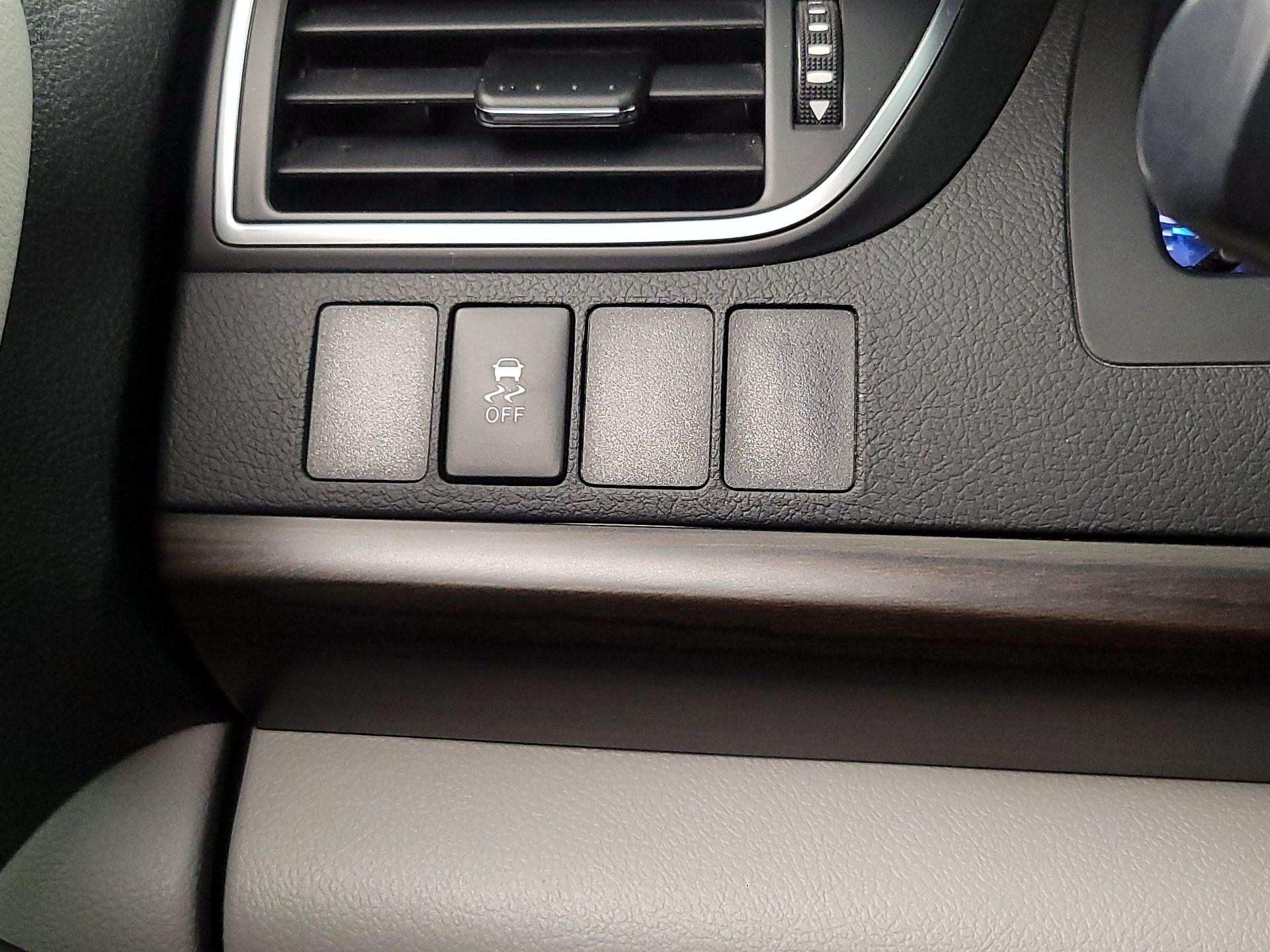 Thumbnail: 2015 Toyota Camry - 13