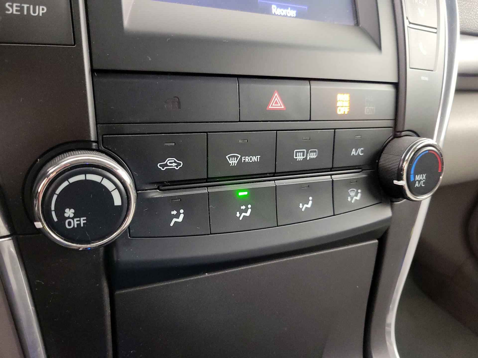 Thumbnail: 2015 Toyota Camry - 16