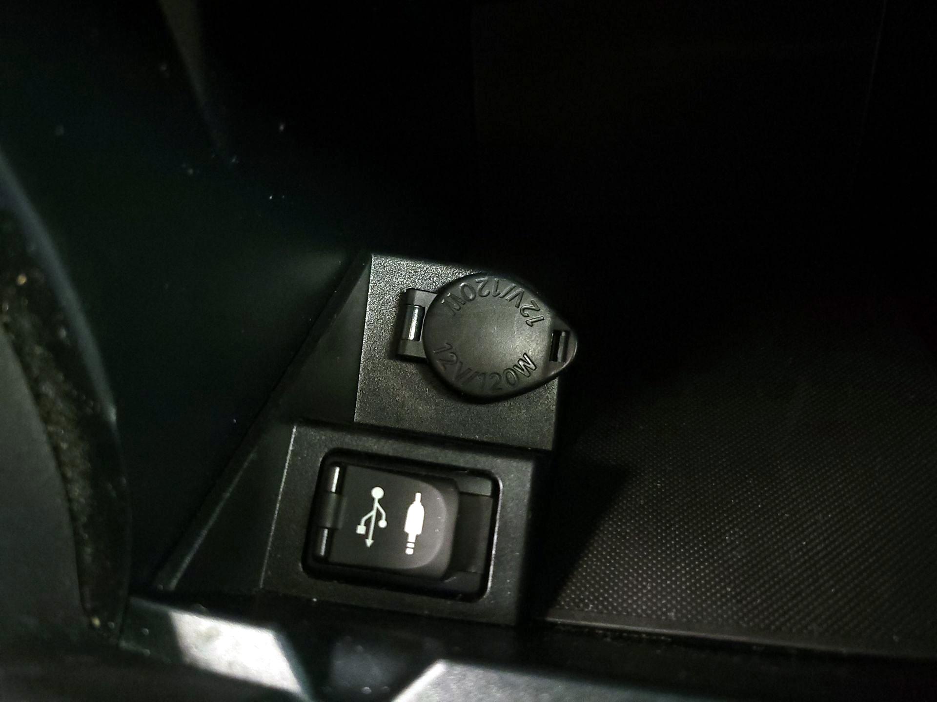 Thumbnail: 2015 Toyota Camry - 18