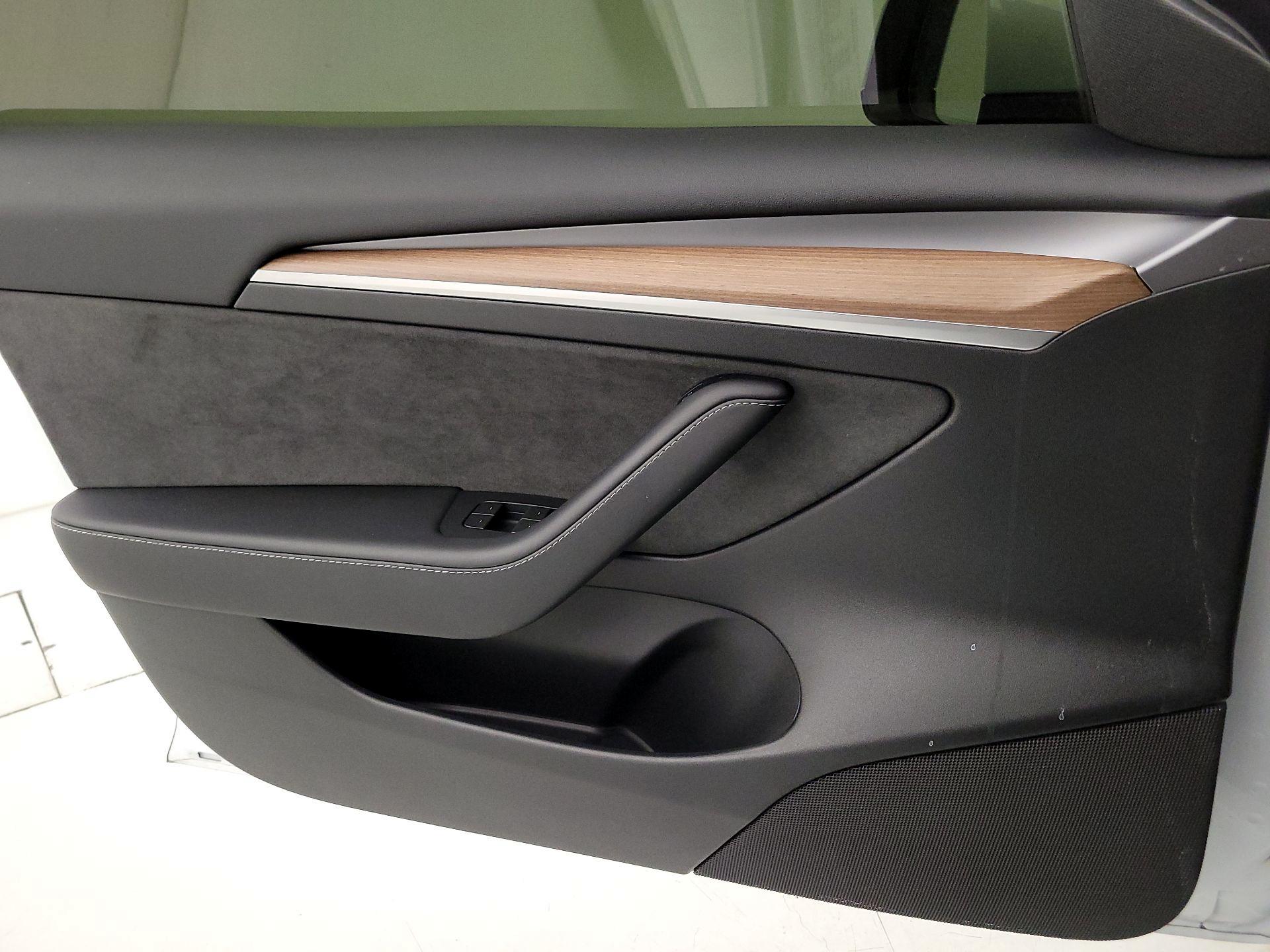 Thumbnail: 2023 Tesla Model 3 - 12